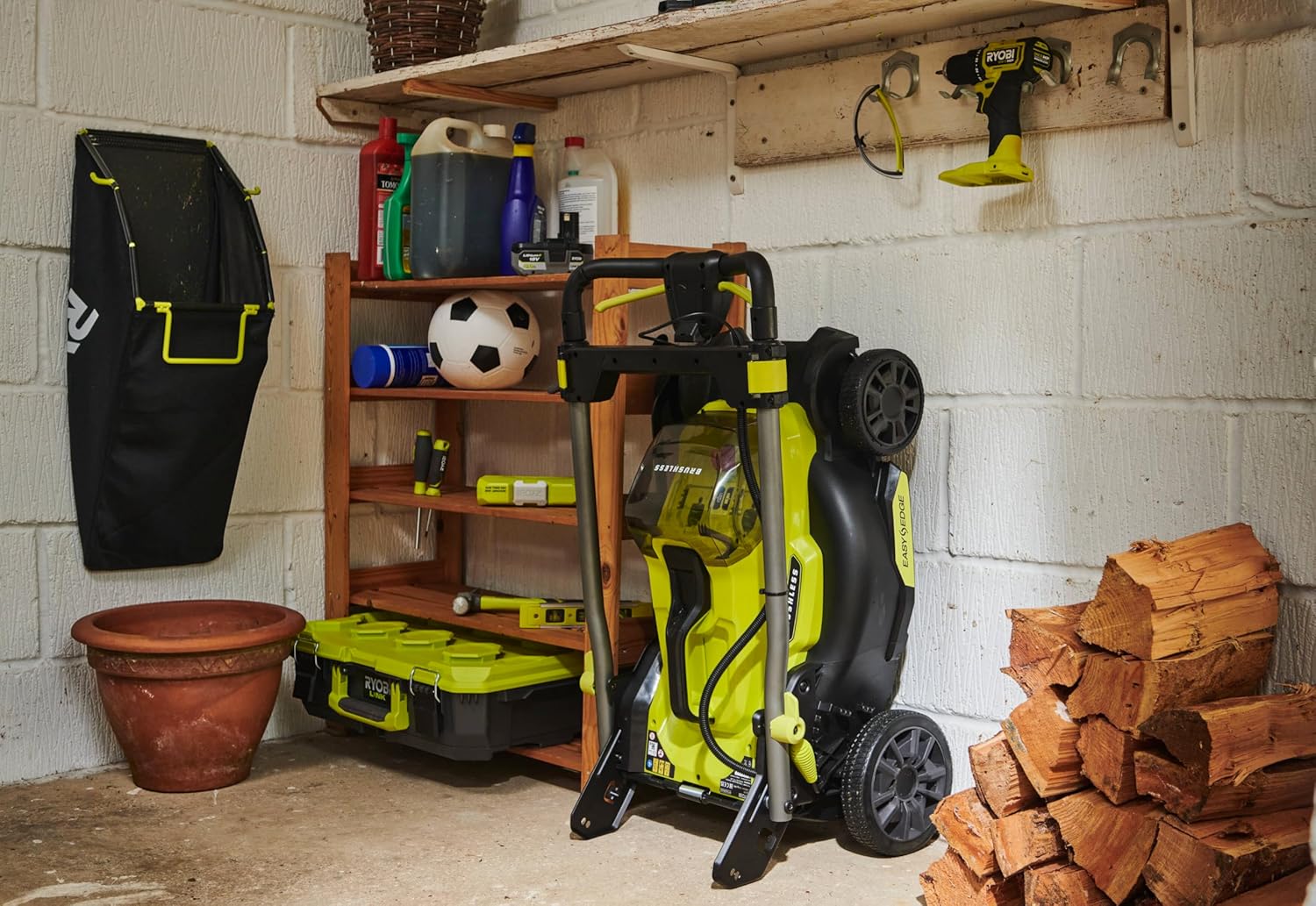 RYOBI 18 V ONE+ Akku-Rasenmäher RLM18X33B40 (Schnittbreite 33 cm, 5-fache Höhenverstellung 25-65 mm, zusammenklappbares Griffgestänge, inkl. Mulchkeil, 35l Grasfangsack, 4,0Ah Akku & Ladegerät)