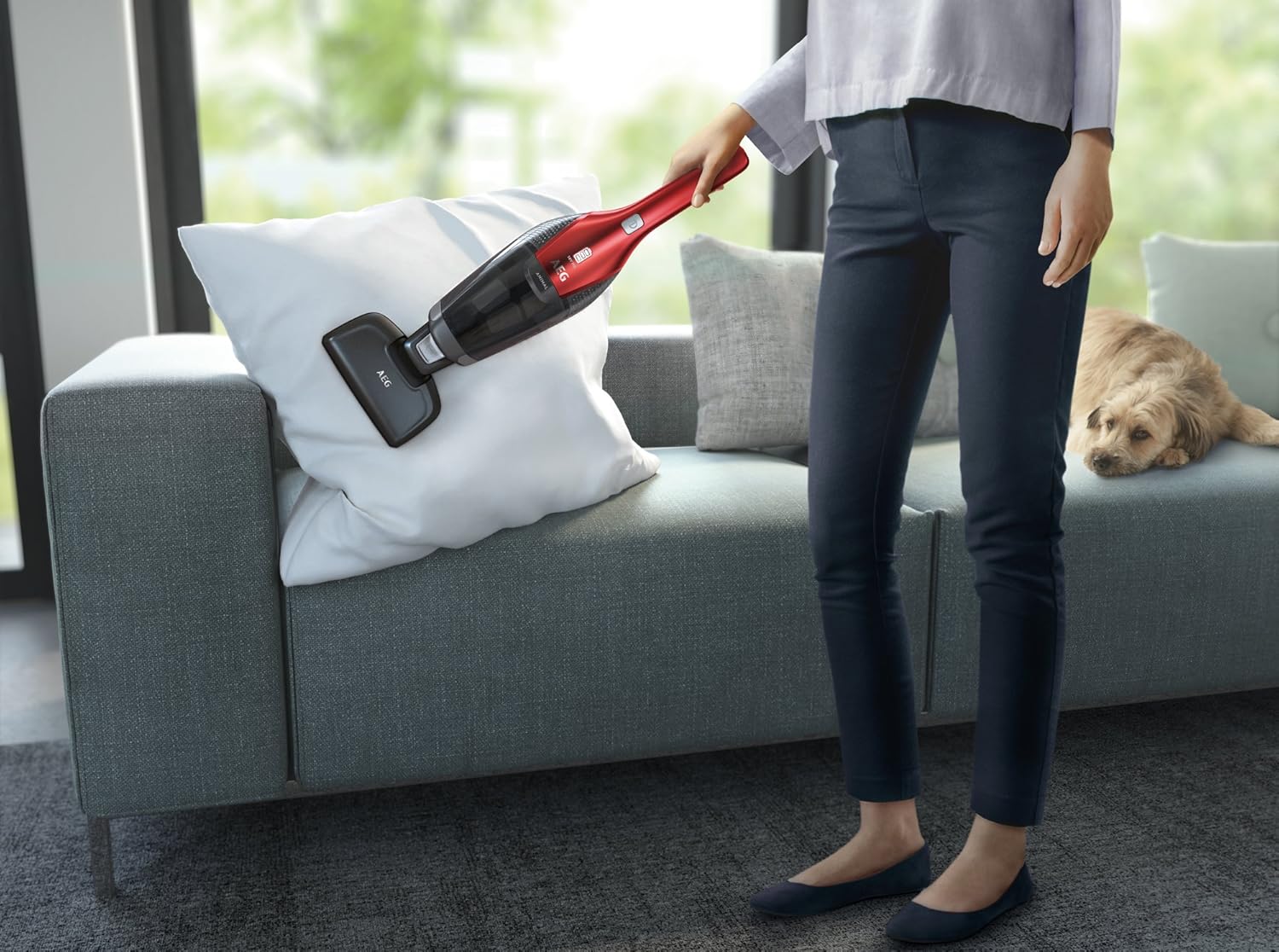 AEG Ergorapido CX7-2-45AN 2in1 Akku-Staubsauger / beutellos / Tierhaardüse / bis zu 45 Min. Laufzeit / freistehend / 180° Drehgelenk / Bürstenreinigungsfunktion / LED-Licht / rot / Exklusiv bei Amazon