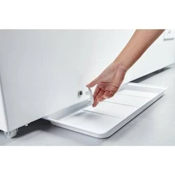 Whirlpool 16-cu ft Convertible Chest Freezer to Refrigerator with Baskets - White | WZC5116LW