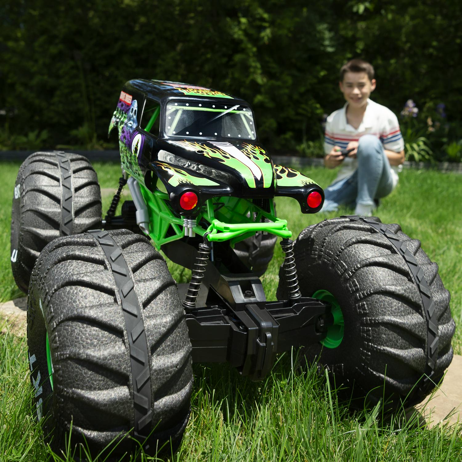 Monster Jam, Official Mega Grave Digger All-Terrain Remote Control Monster Truck with Lights, 1: 6 Scale, Kids Toys for Boys