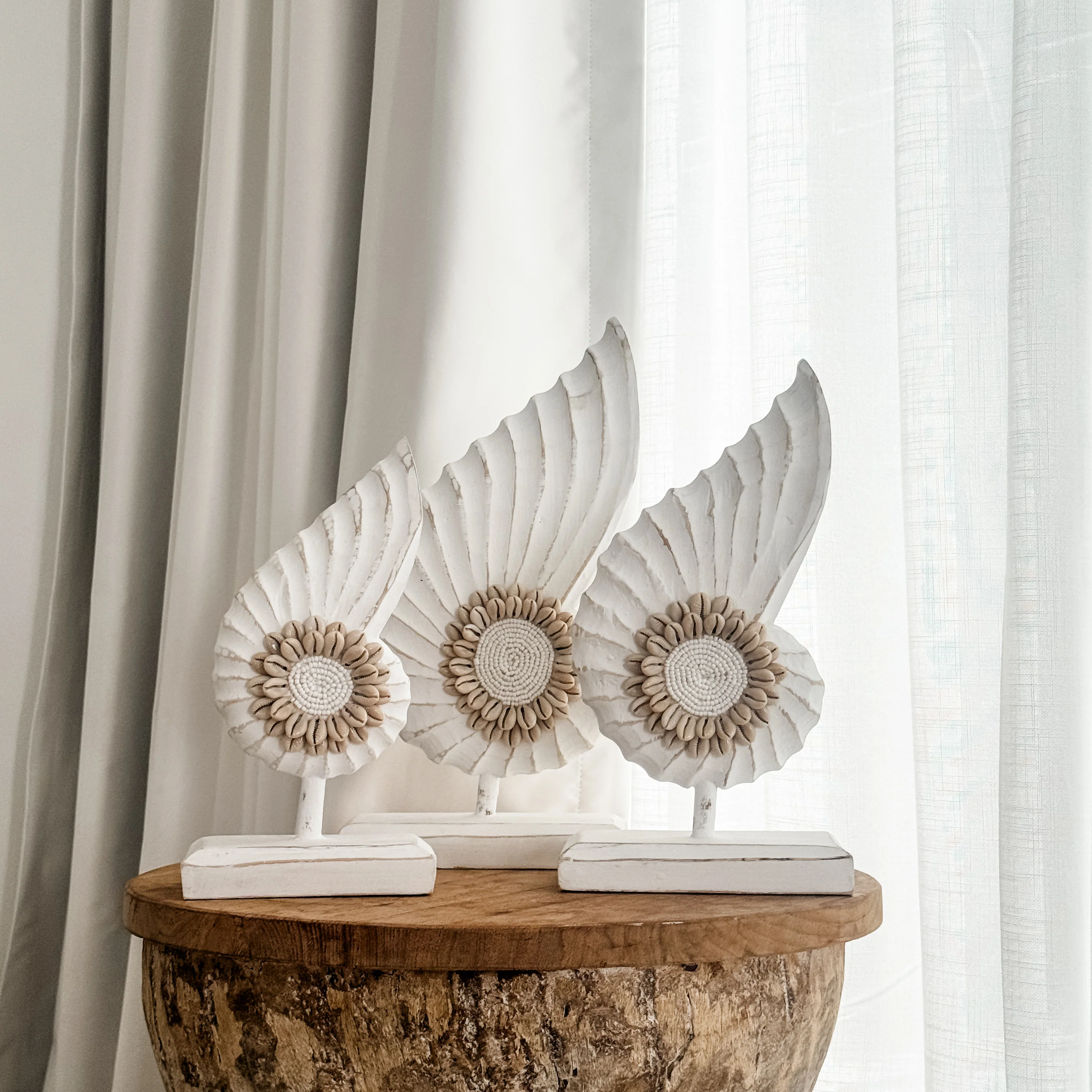Coastal Sunburst Shell Stand �C White