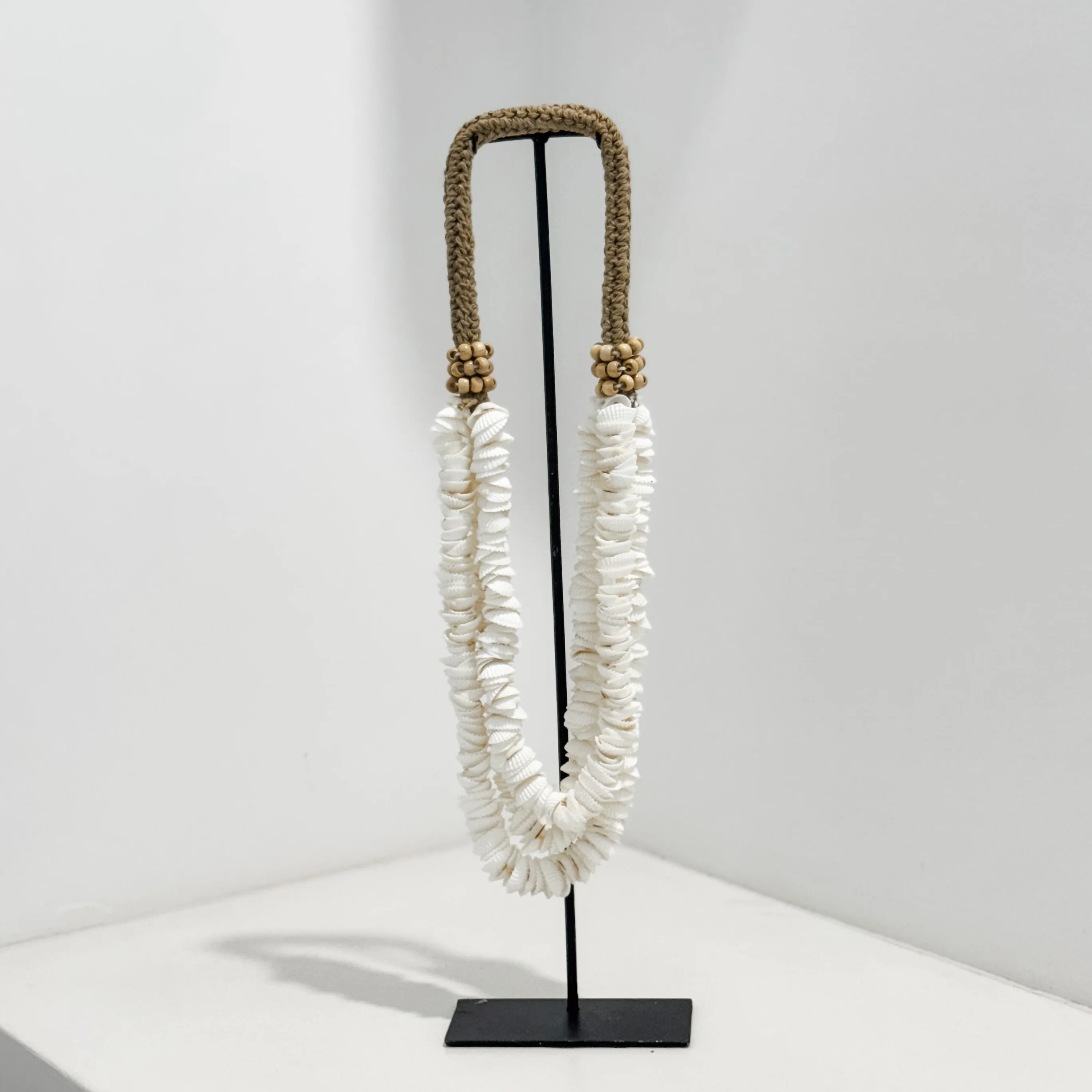Nusa Shell Necklace on Stand �C Cockle Shell
