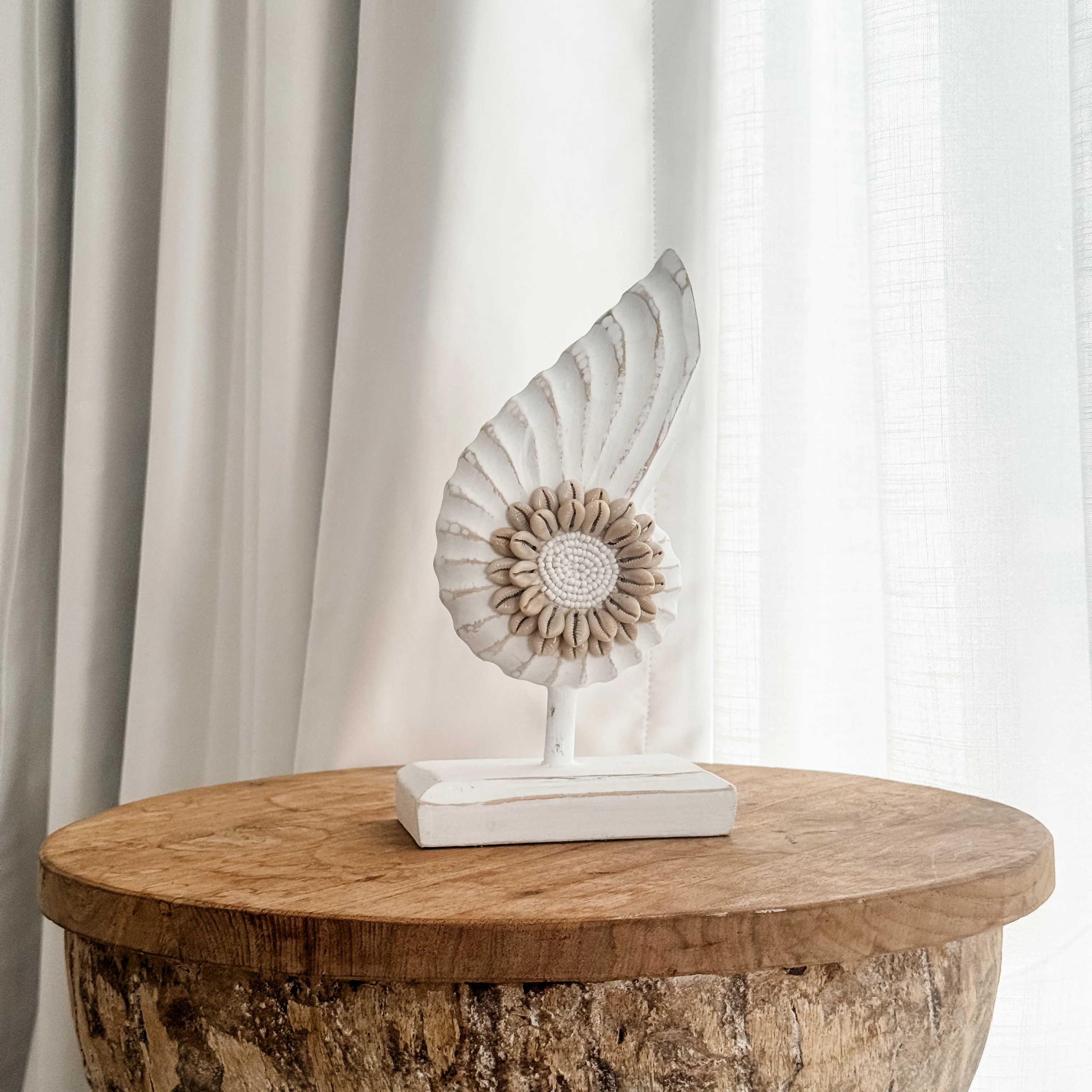Coastal Sunburst Shell Stand �C White