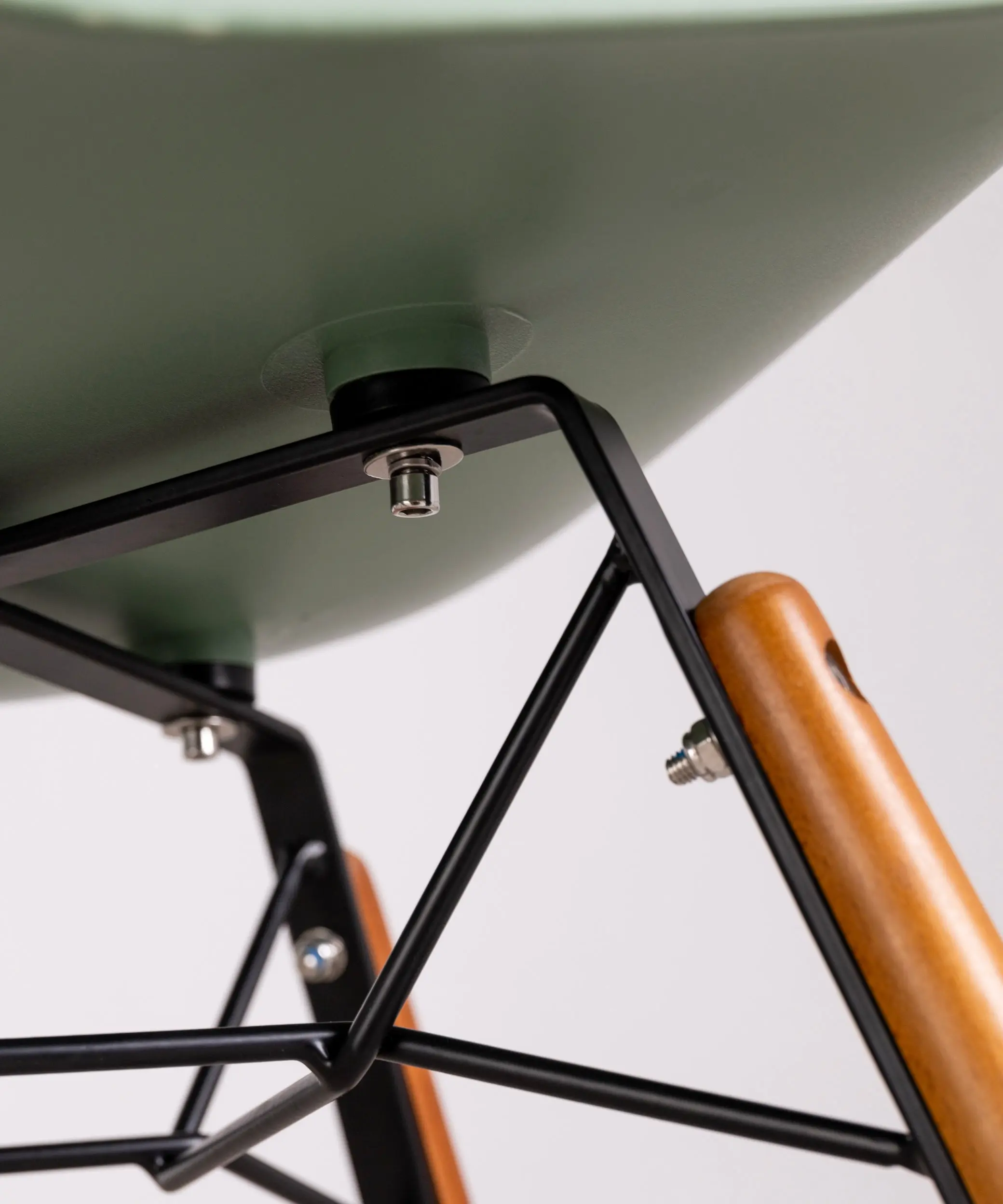 Silla de Polipropileno y Madera Elon Arms