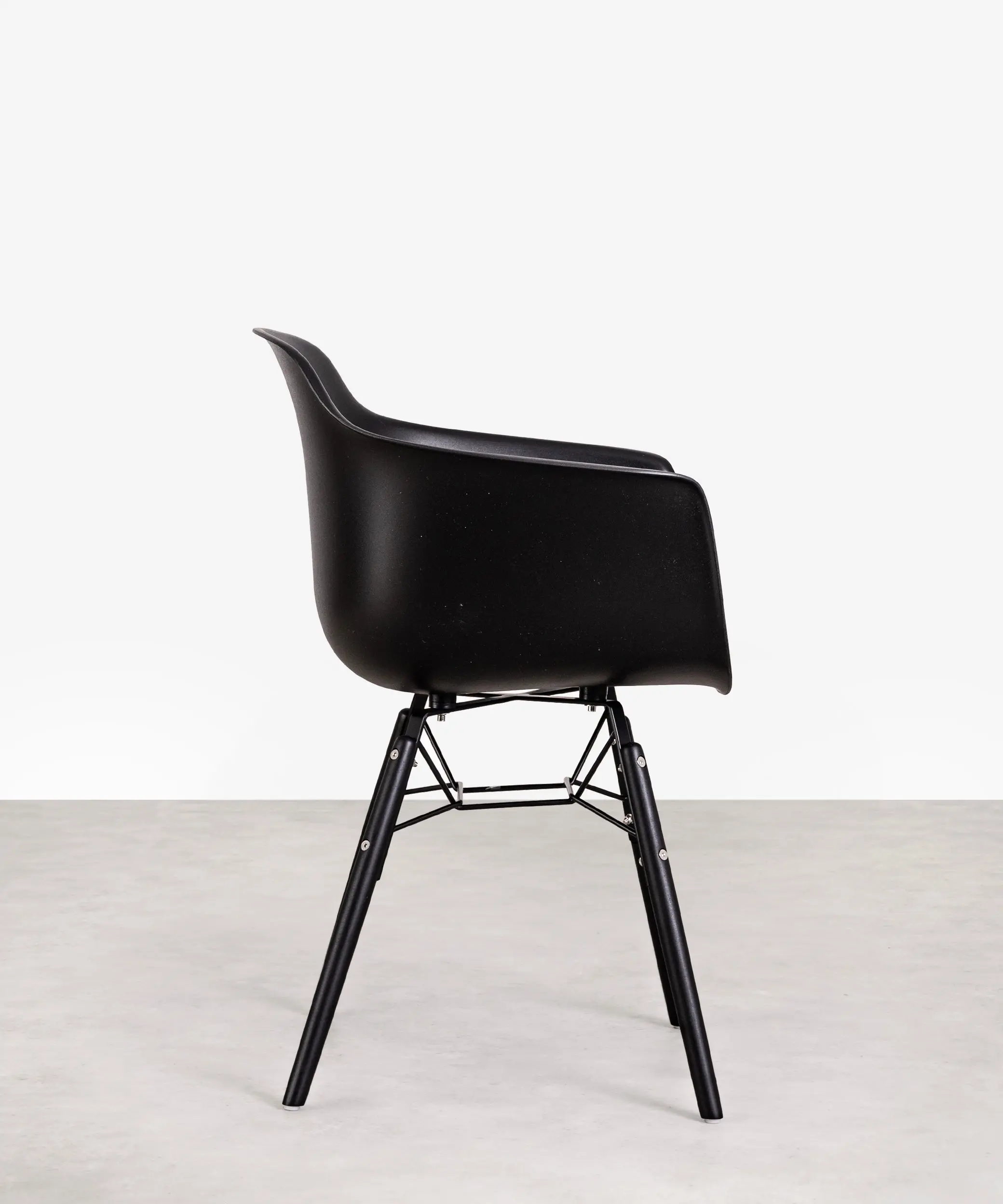 Silla de Polipropileno y Madera Elon Arms