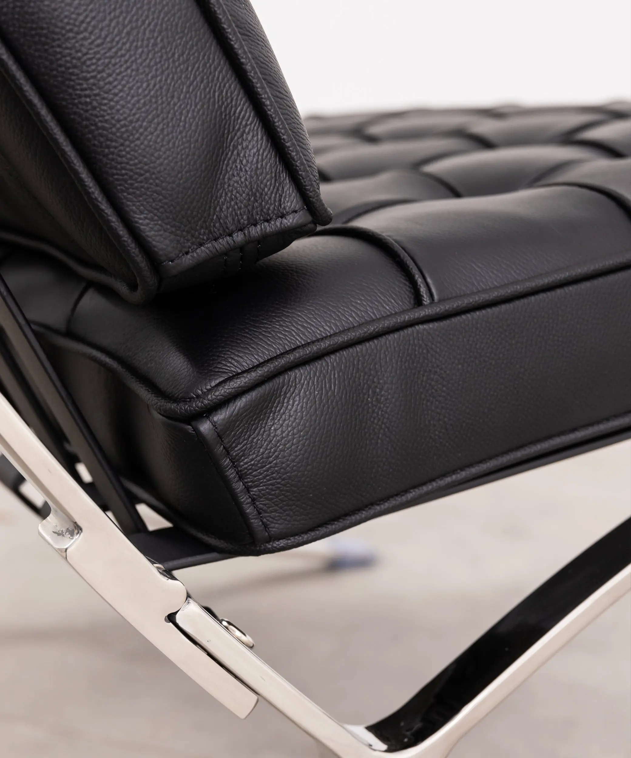 Silla de Acero Tapizada en Piel Italiana Barcelona