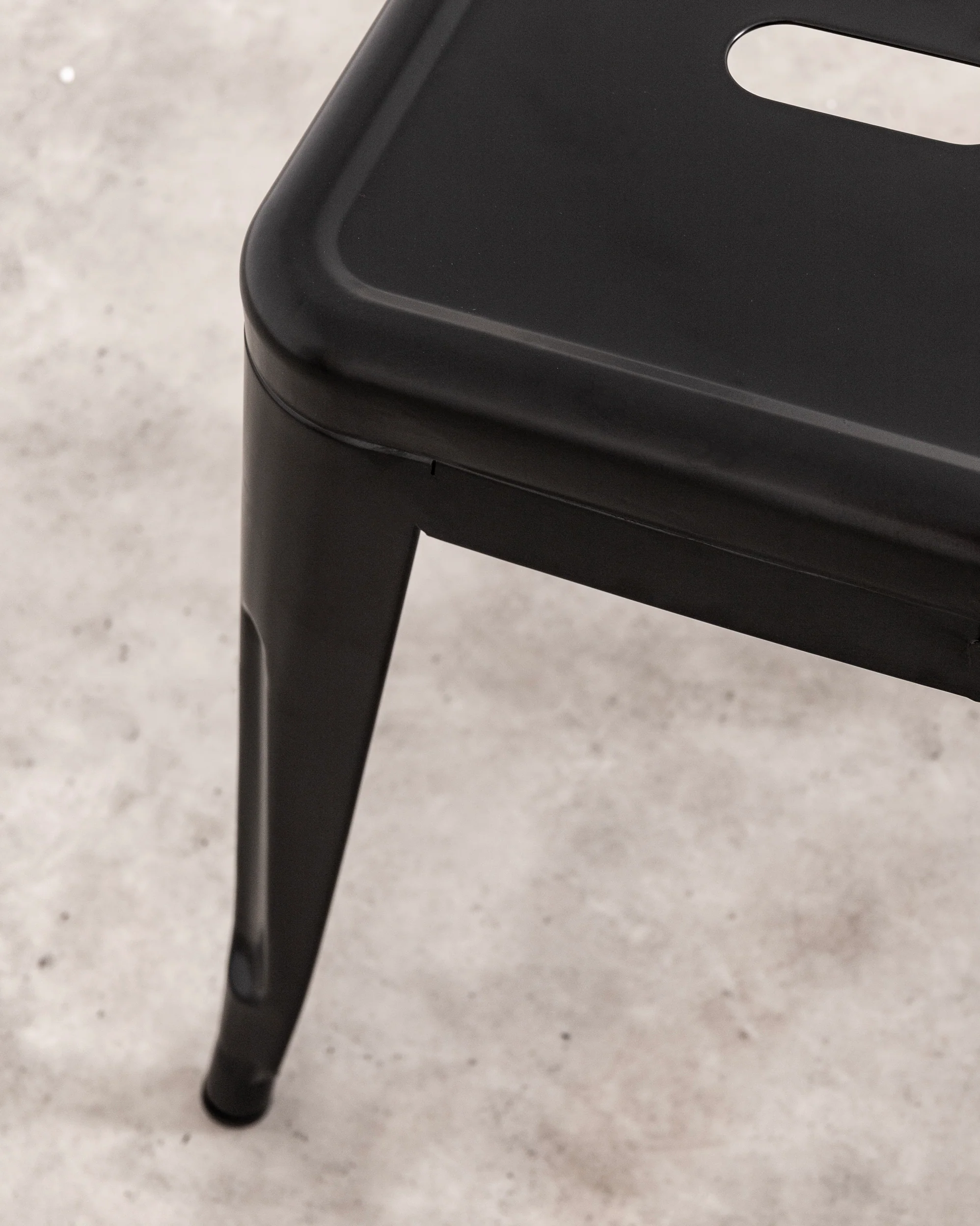 Taburete Bajo de Metal Tolik