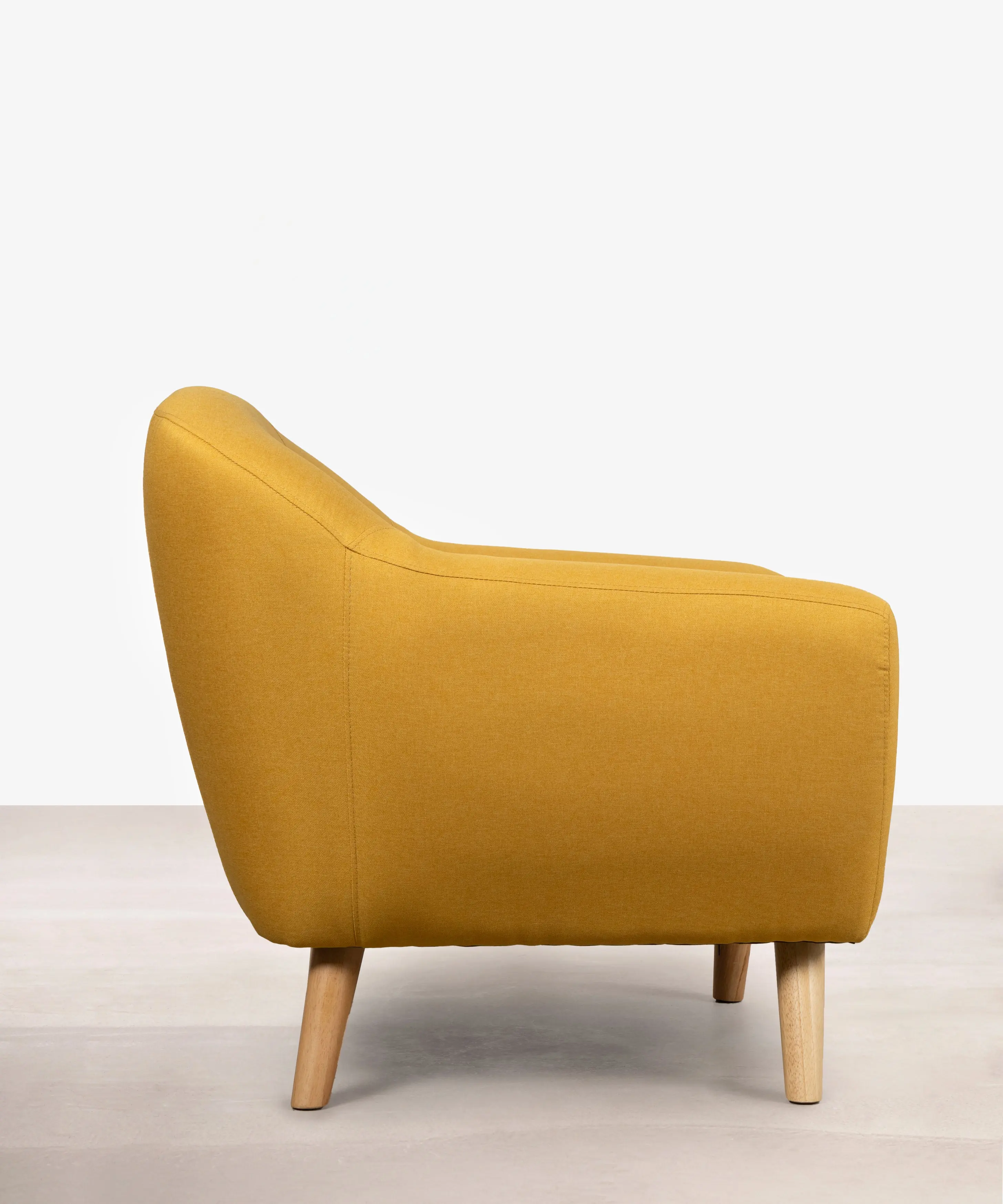 Sillón en Poliéster y Lino con Madera Skandic