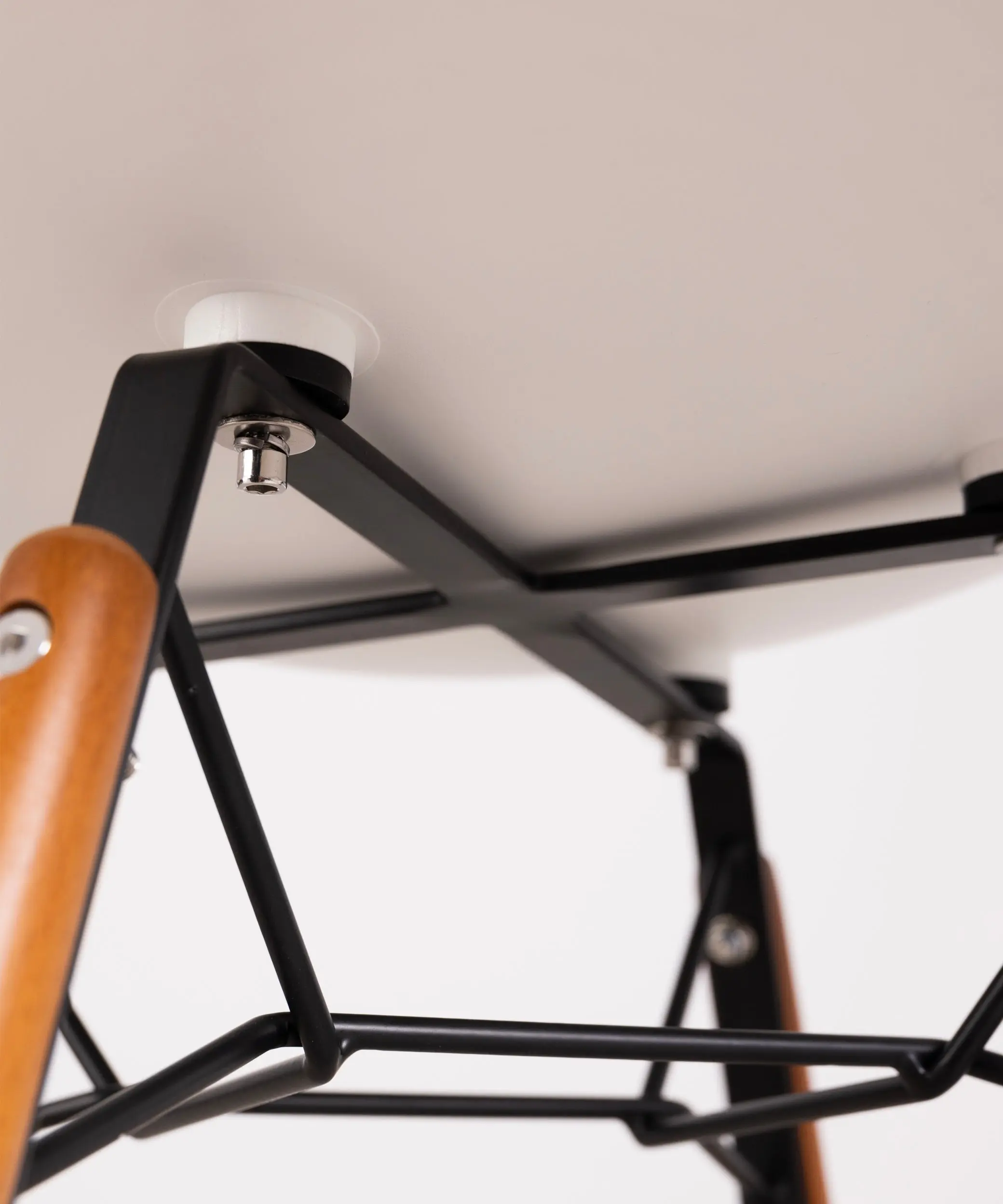 Silla de Polipropileno y Madera Elon