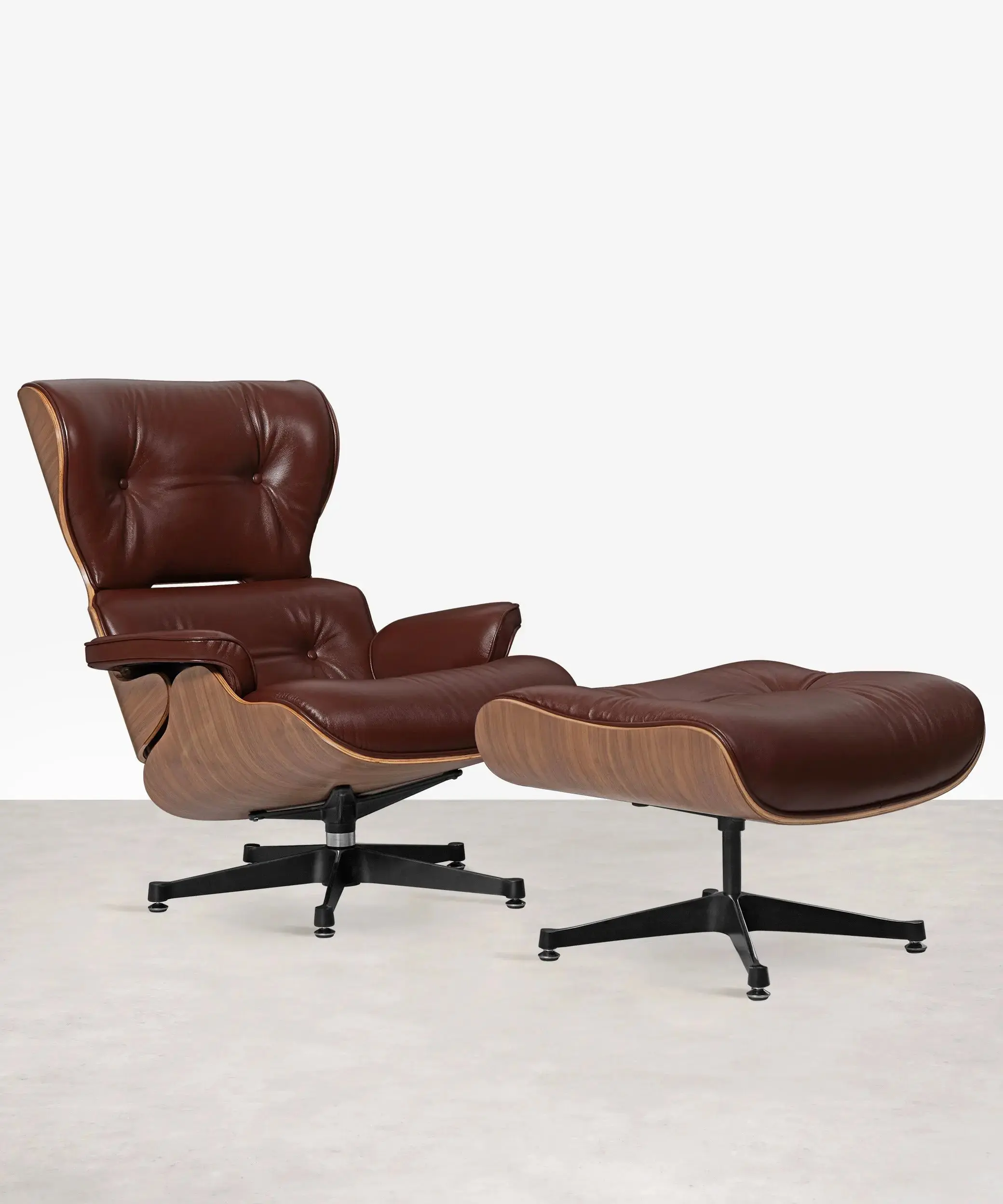 Sillón en Madera Tapizado en Piel con Reposapiés Magnum