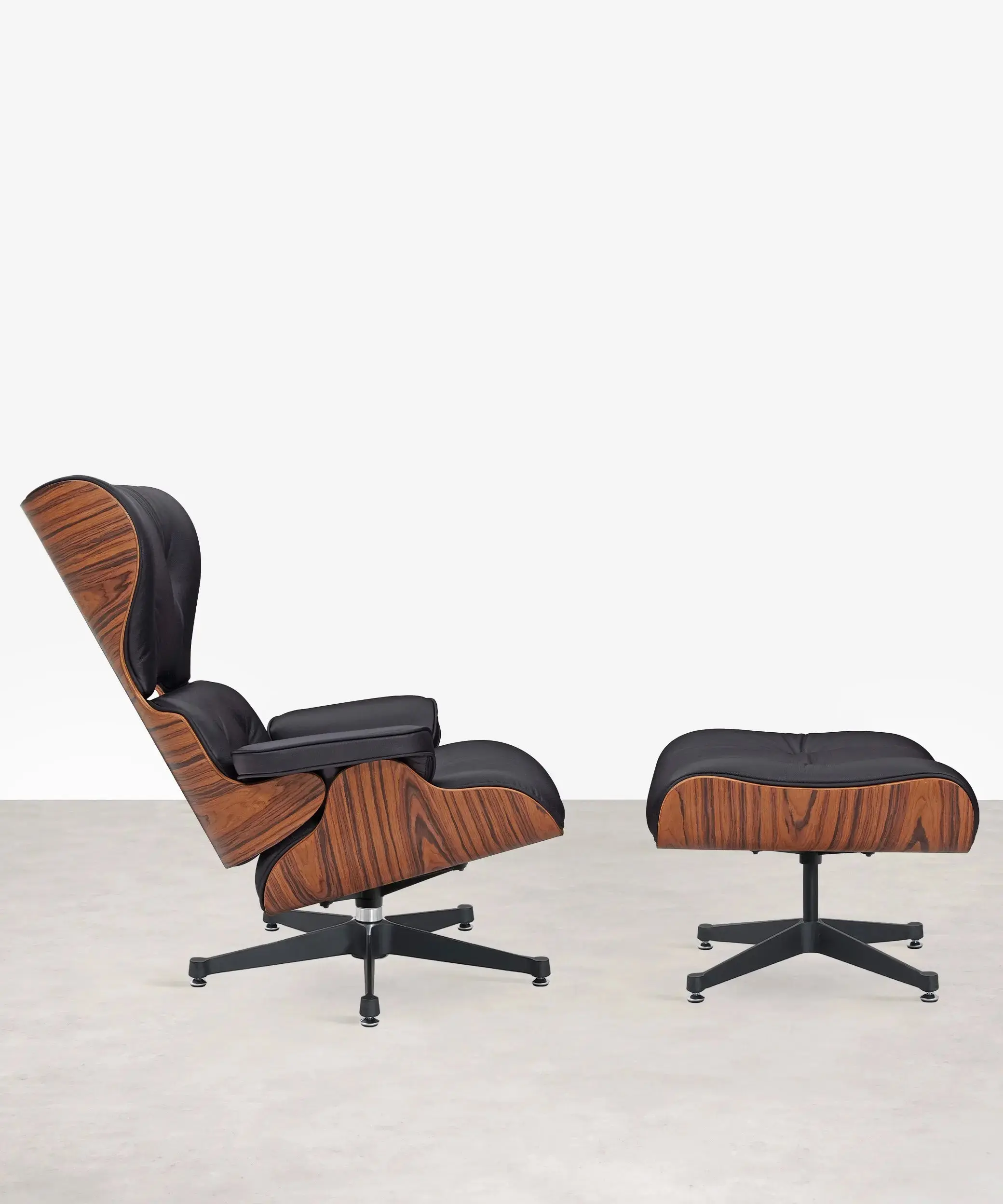 Sillón en Madera Tapizado en Piel con Reposapiés Magnum