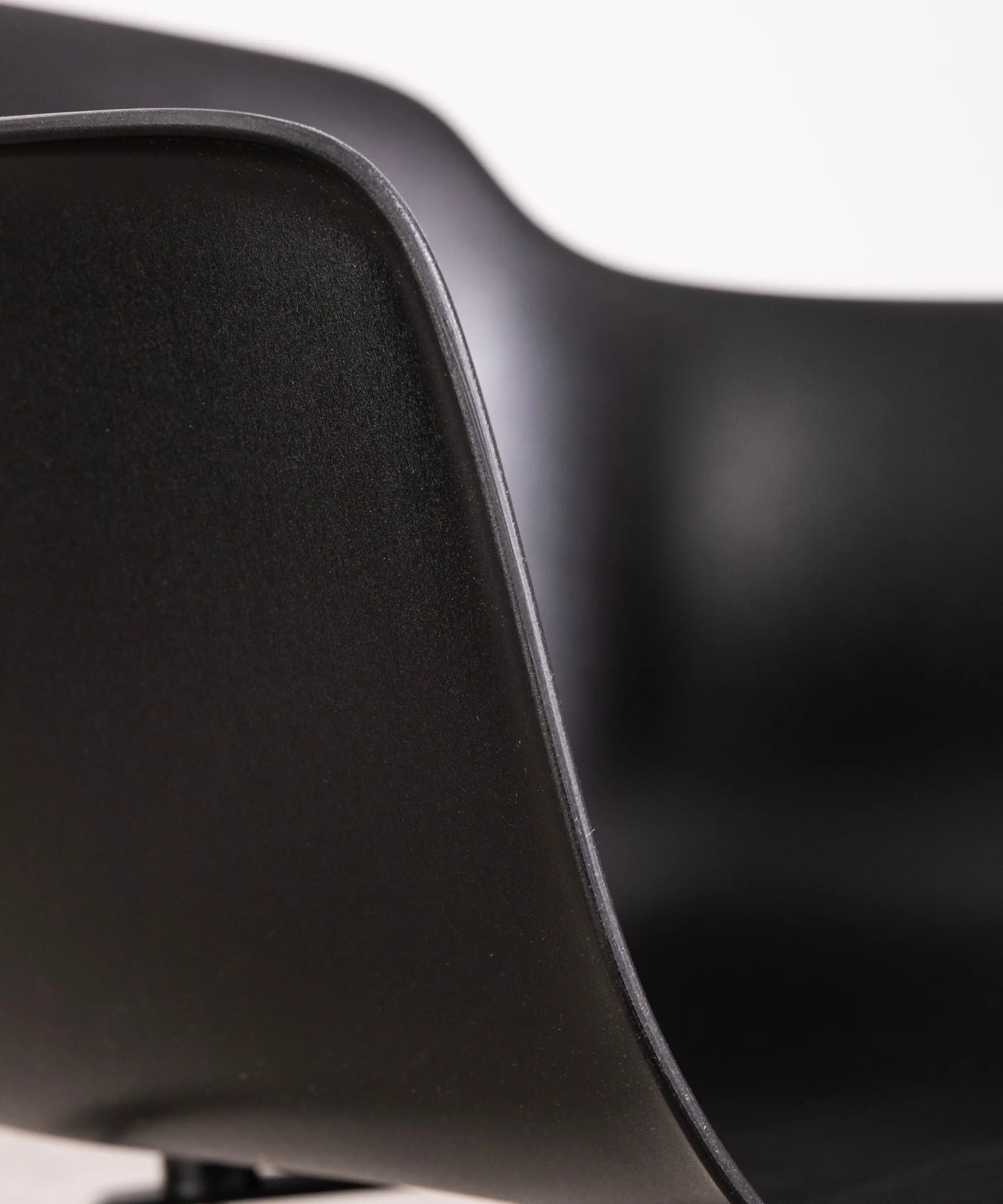 Silla de Polipropileno y Madera Elon Arms