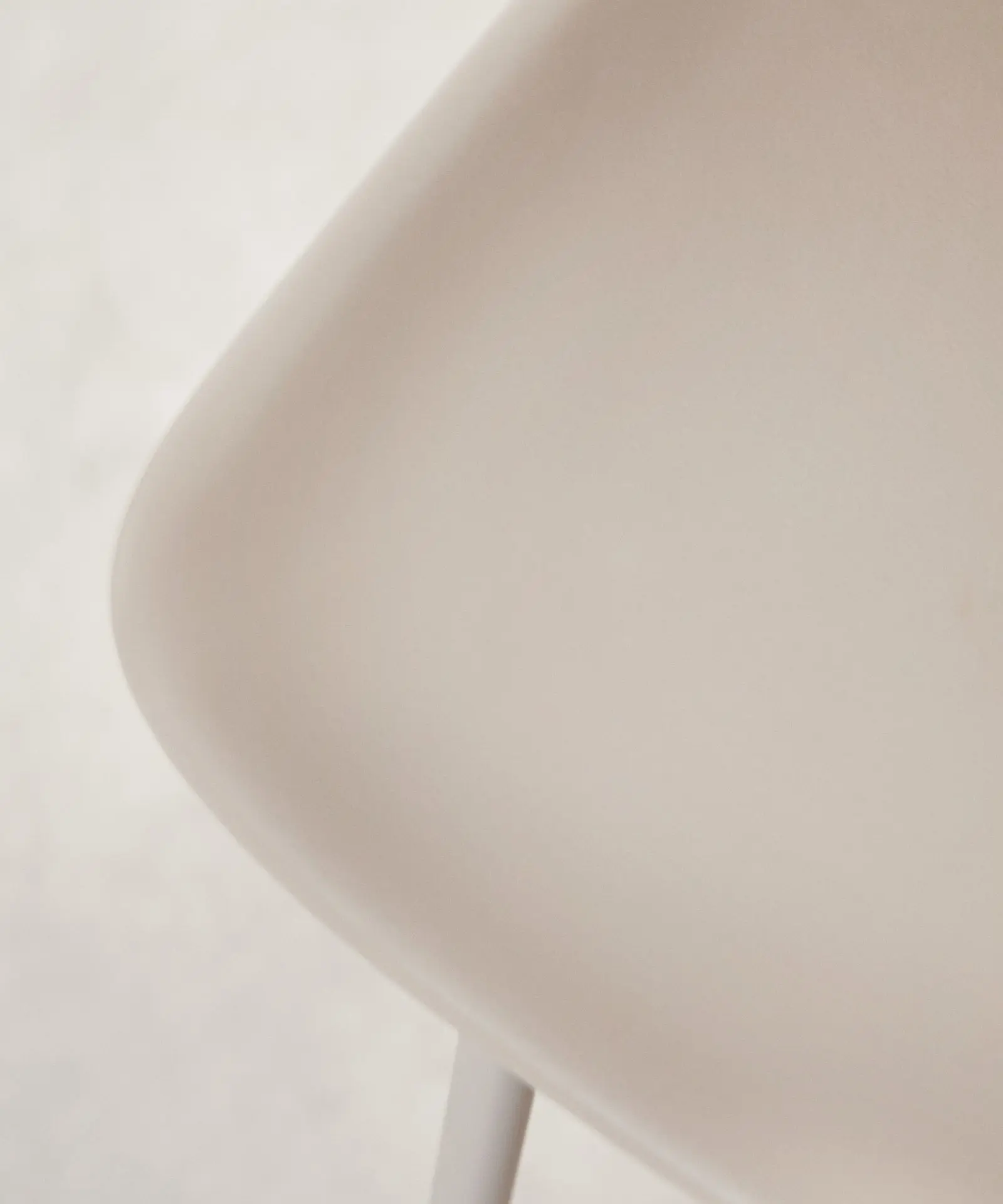 Taburete en Polipropileno y Metal Veko