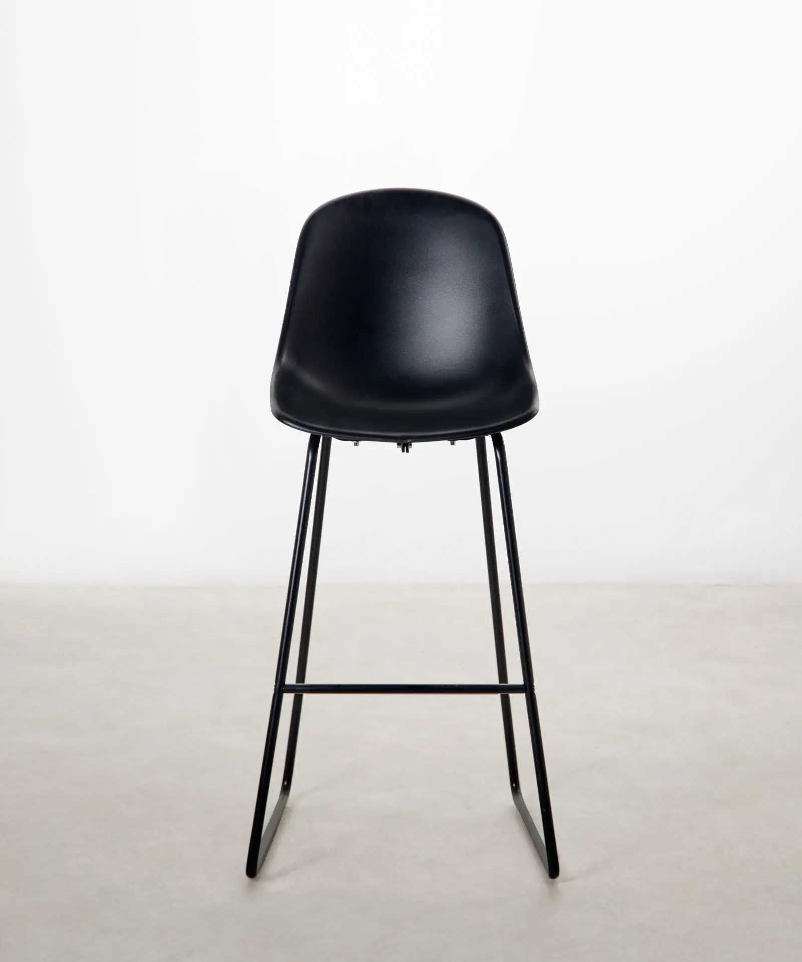 Taburete en Polipropileno y Metal Veko