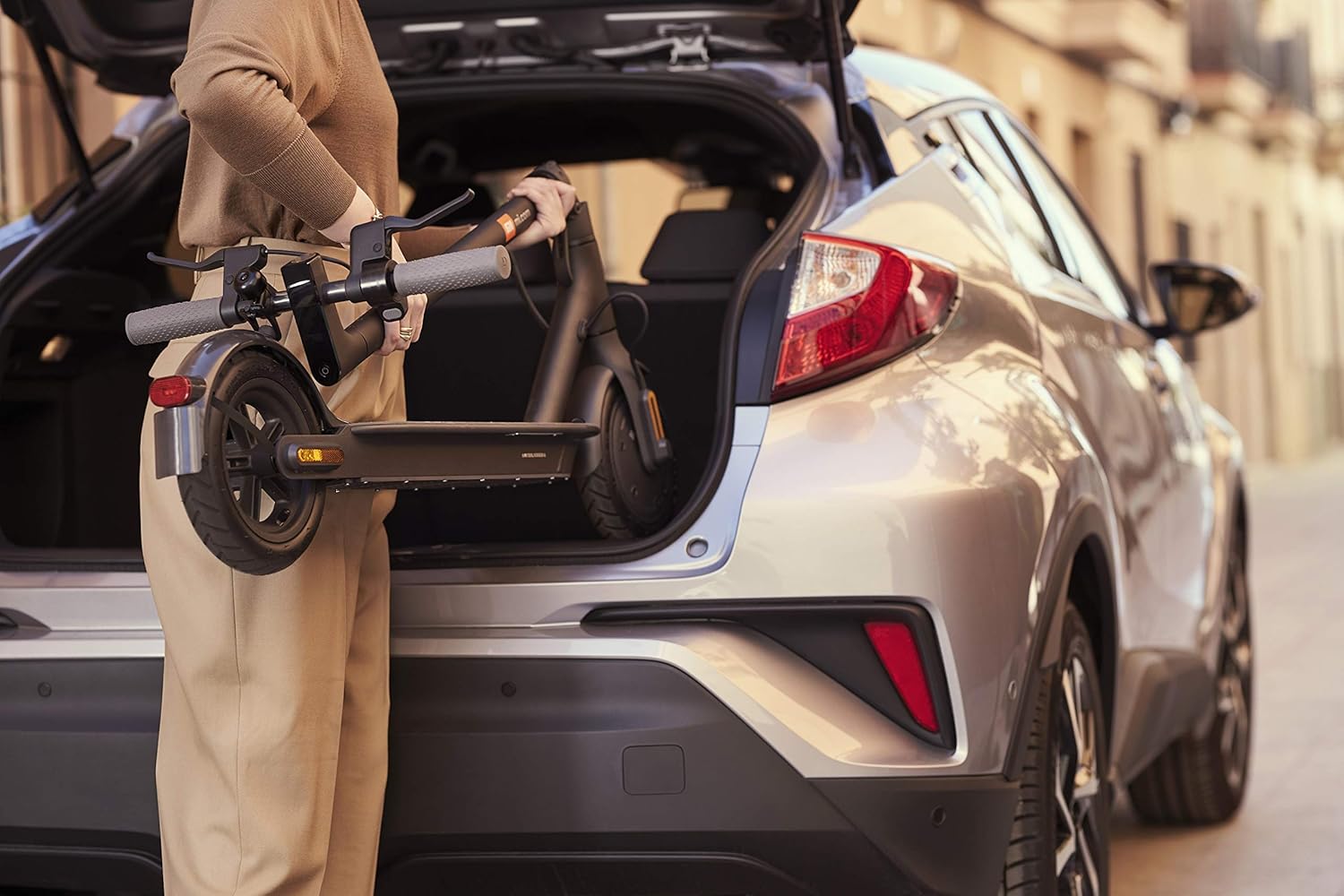 Xiaomi E-Scooter with German Road Legal (Max 20 km/h, Up to 70 km Range & 25 Percent Incline, Pneumatic Tyres, Dual Brakes, Display, Aluminium Body, App)