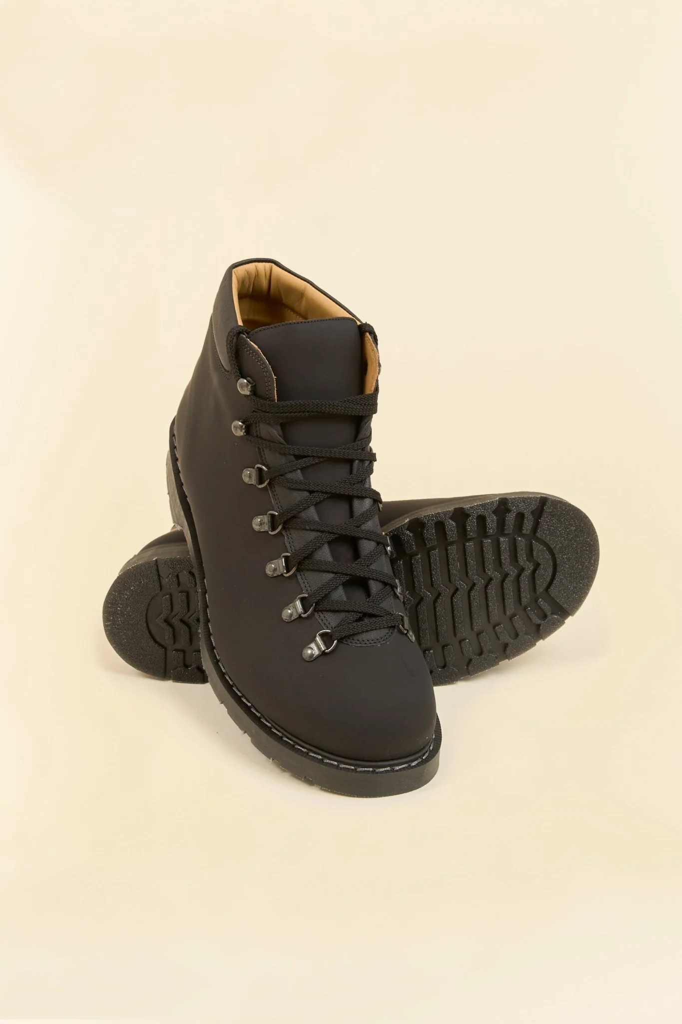Solovair Urban Hiker - Black Greasy
