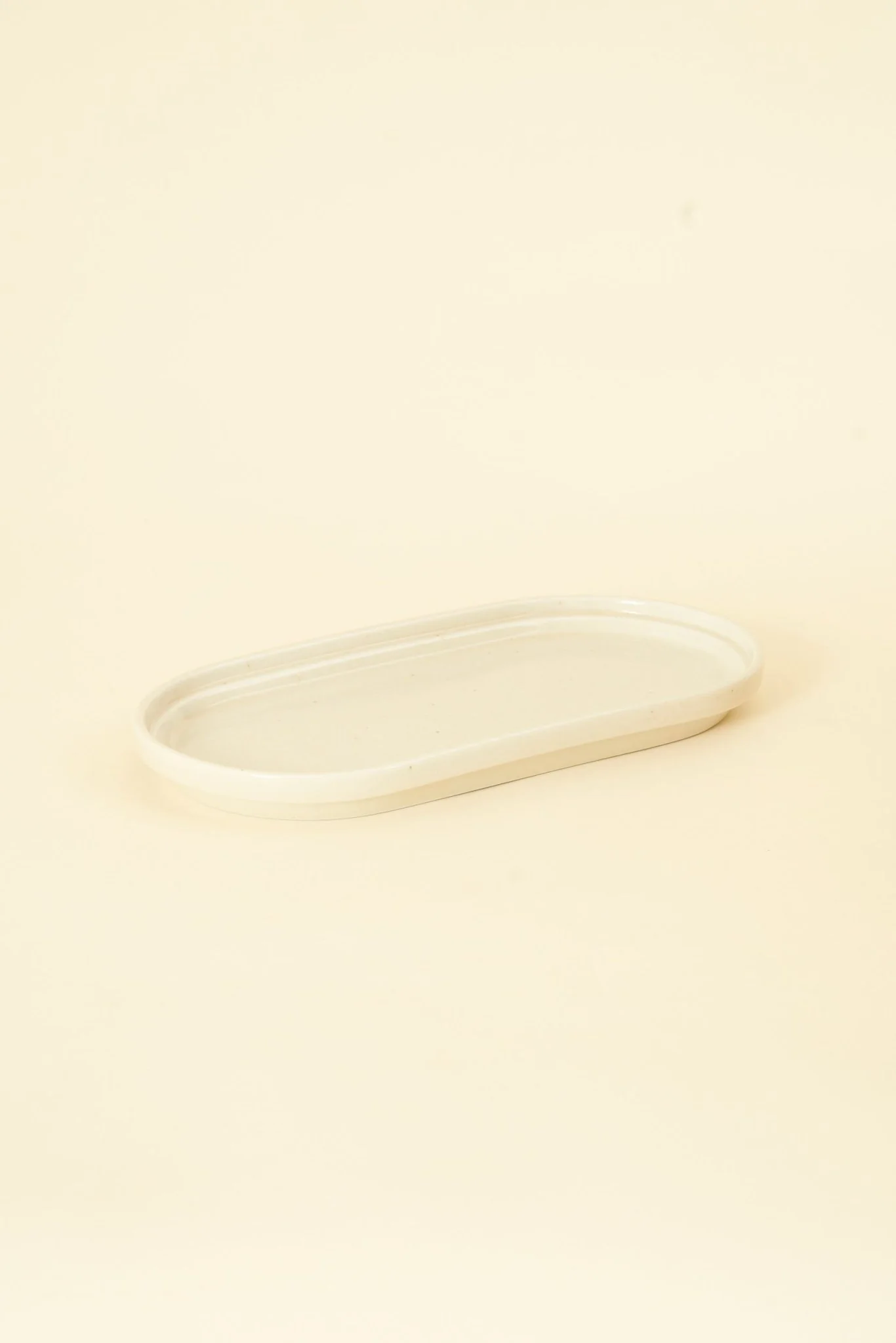 CHIPS Inc. Smith Stacking Oval Plate - Vanilla