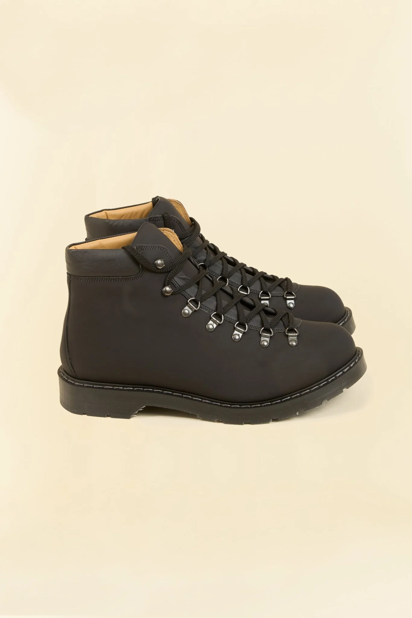 Solovair Urban Hiker - Black Greasy