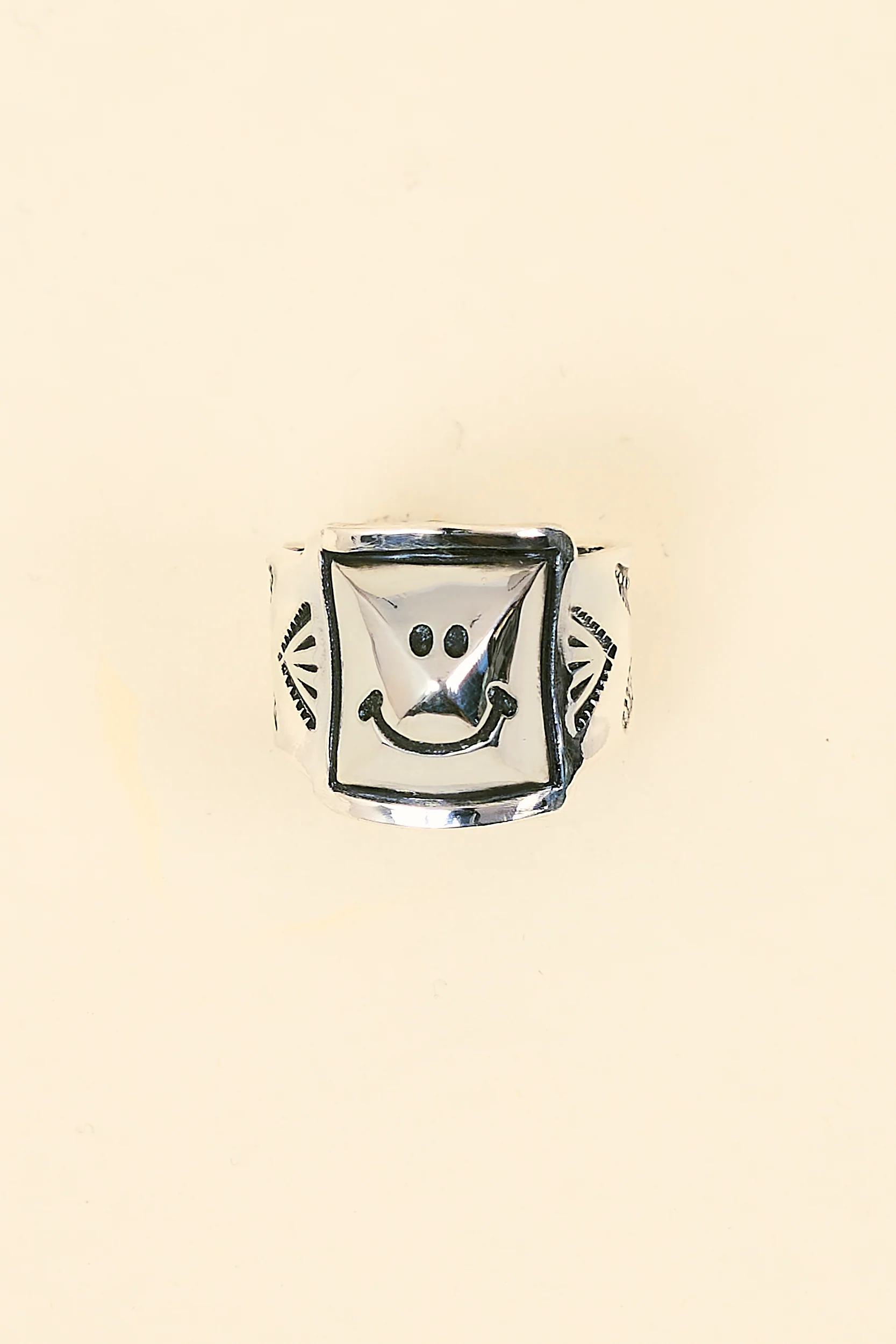 Munqa Pyramid Smile Ring