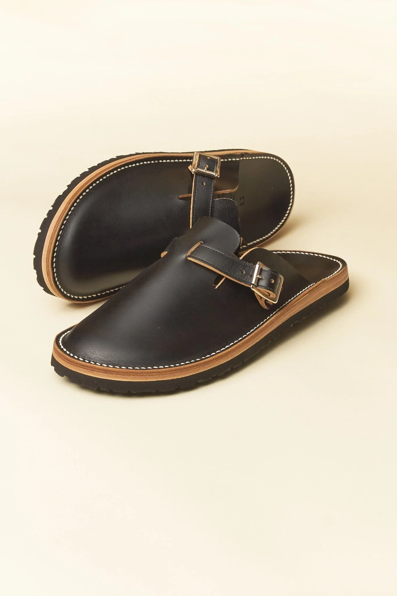 Zerrows Slit Sandal - Black