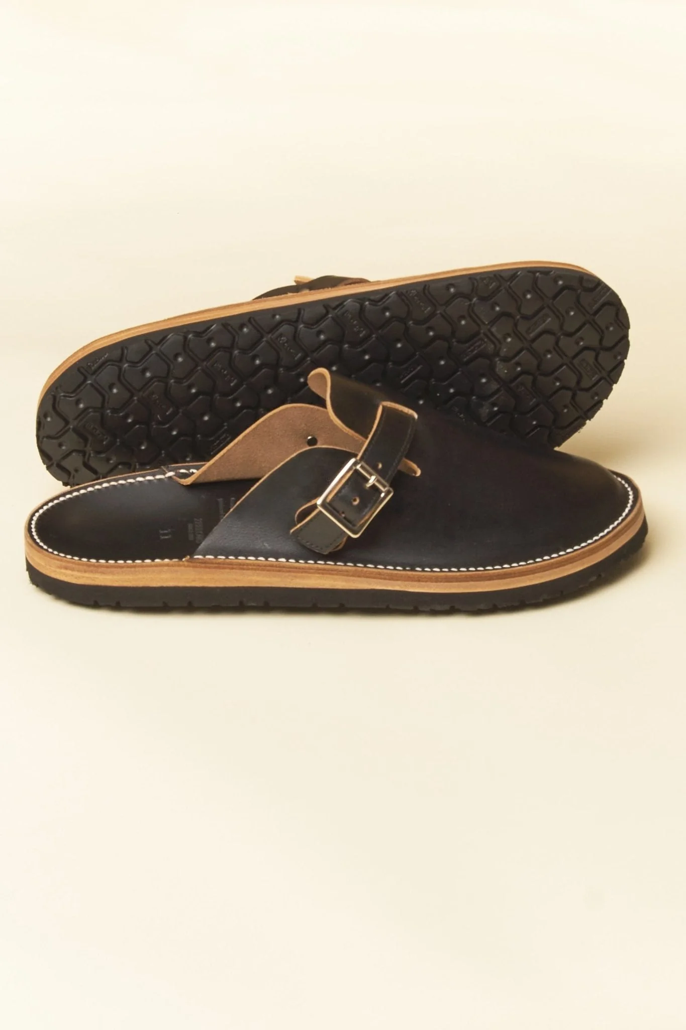 Zerrows Slit Sandal - Black