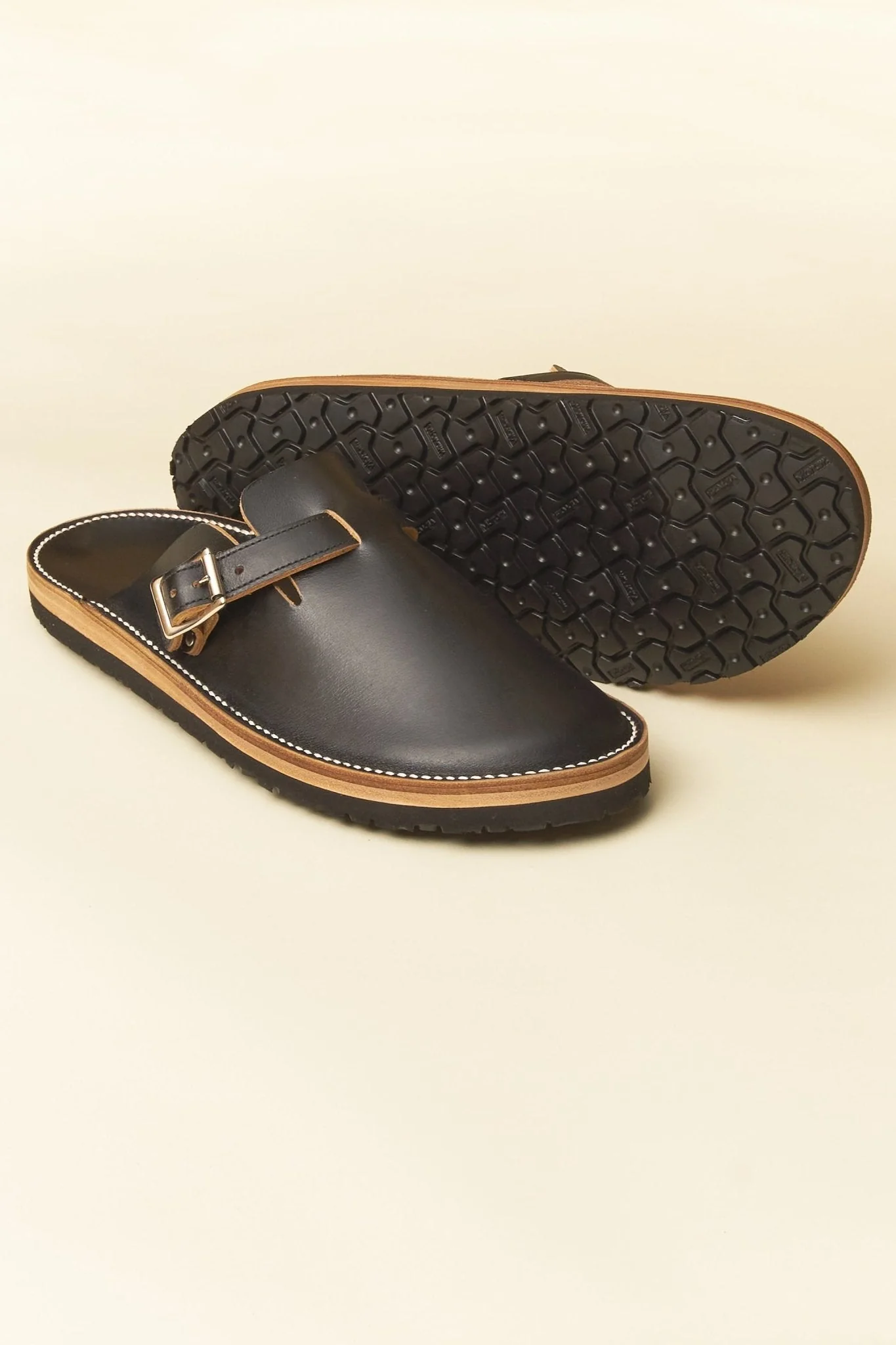 Zerrows Slit Sandal - Black