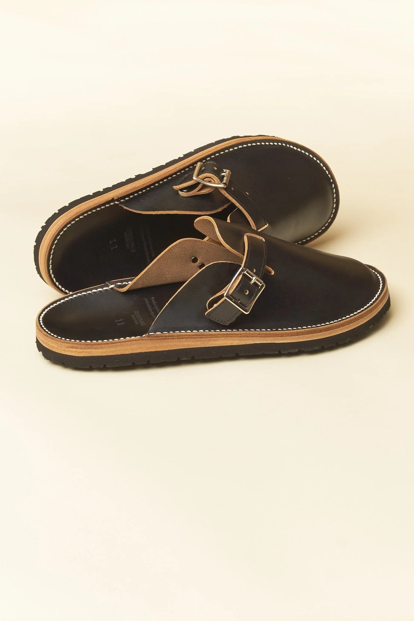 Zerrows Slit Sandal - Black