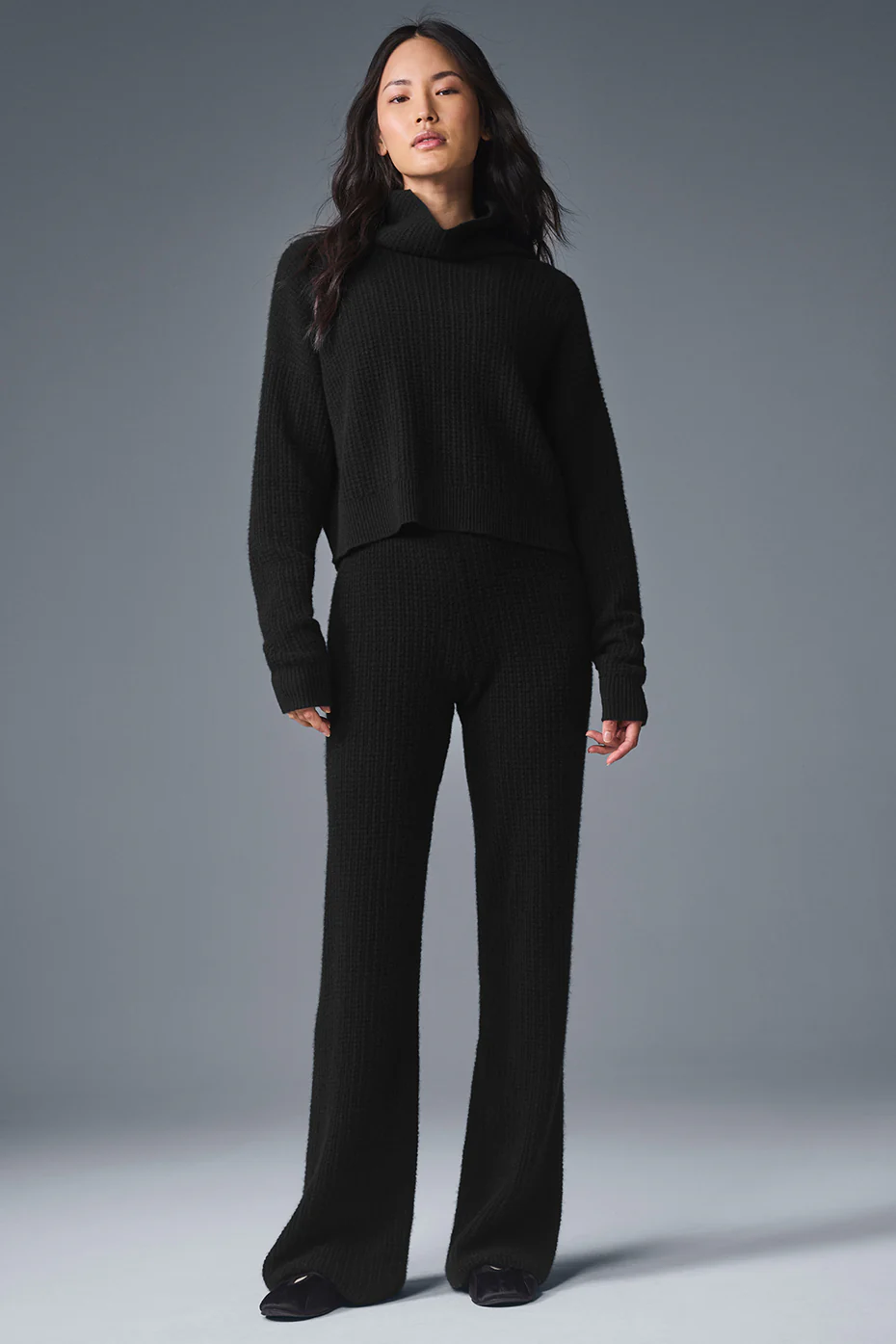 Cashmere Plush Waffle Turtleneck Pullover - Black