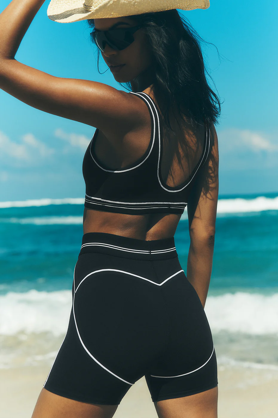 4�� Airbrush High-Waist Heart Throb Short - Black/White