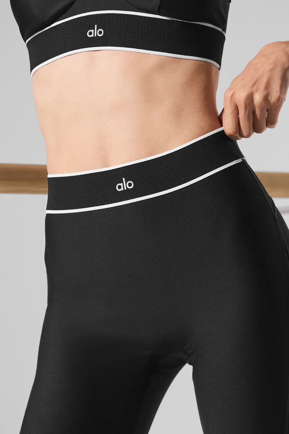 Airlift Mesh High-Waist Darling Stirrup Legging - Black