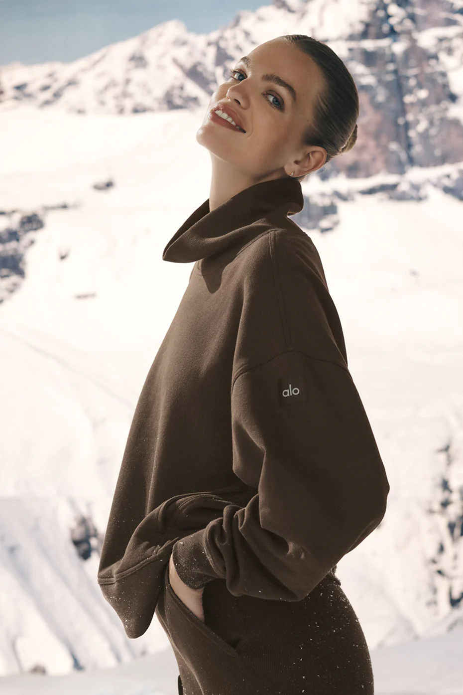 Hazy Mock Neck Pullover - Espresso