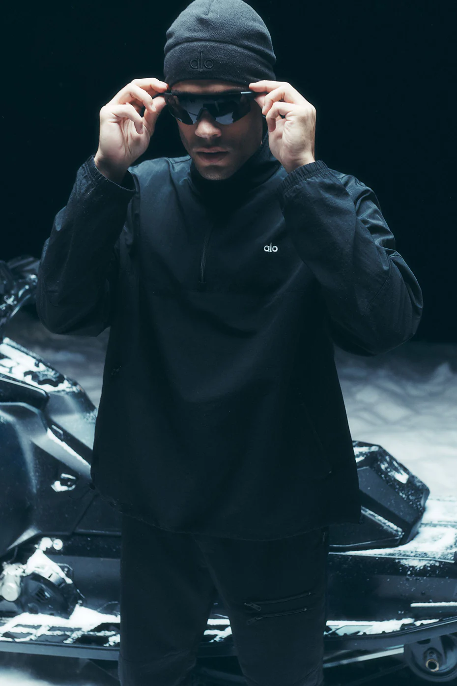 Light Weight Takeaway Track Pullover - Black