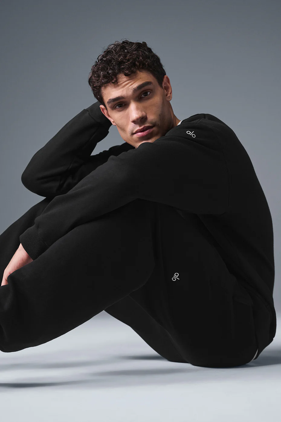 Chill Crew Neck Pullover - Black