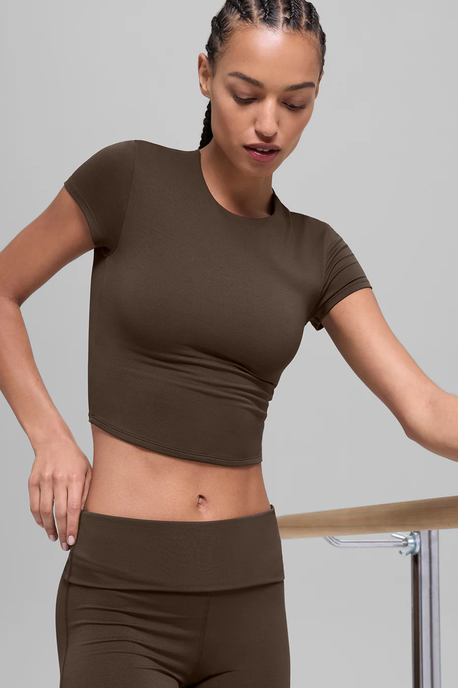ALO Softsculpt Precision Short Sleeve Top - Espresso