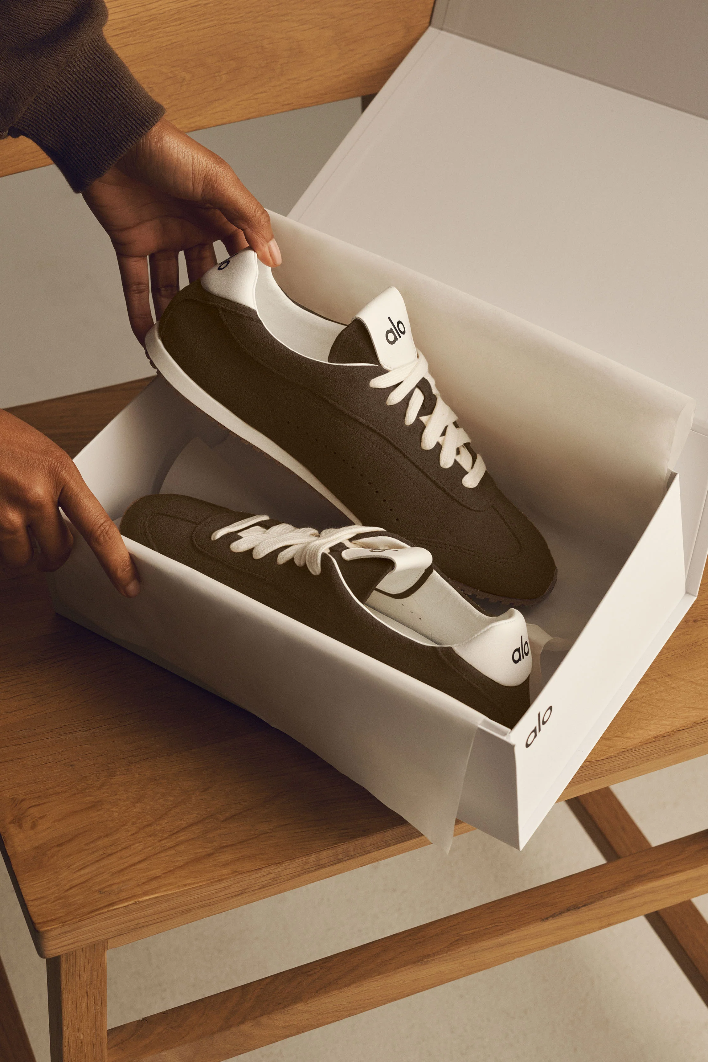 ALO Sunset Sneaker - Espresso