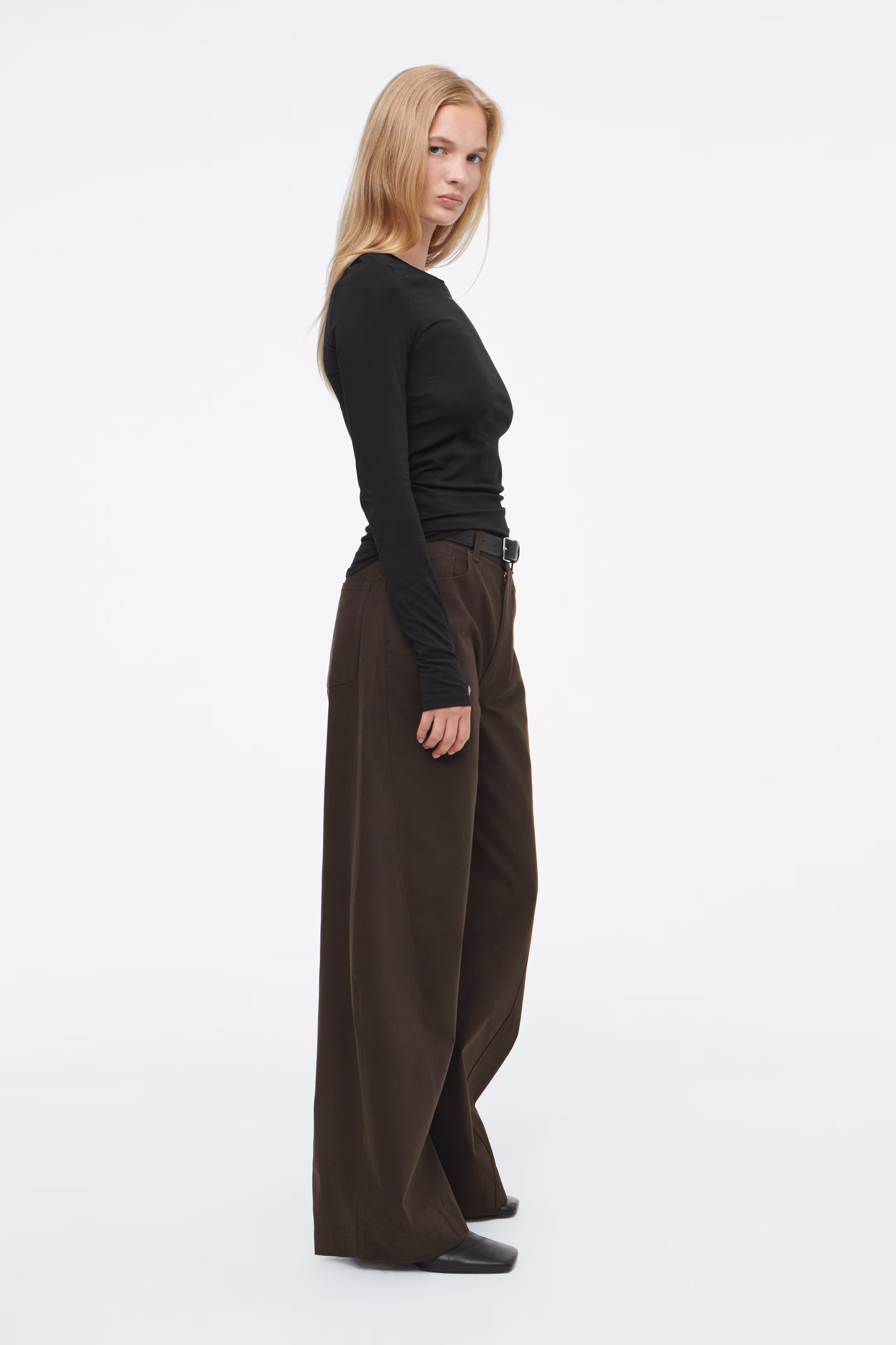 SLIM LIGHTWEIGHT LONG-SLEEVED TOP