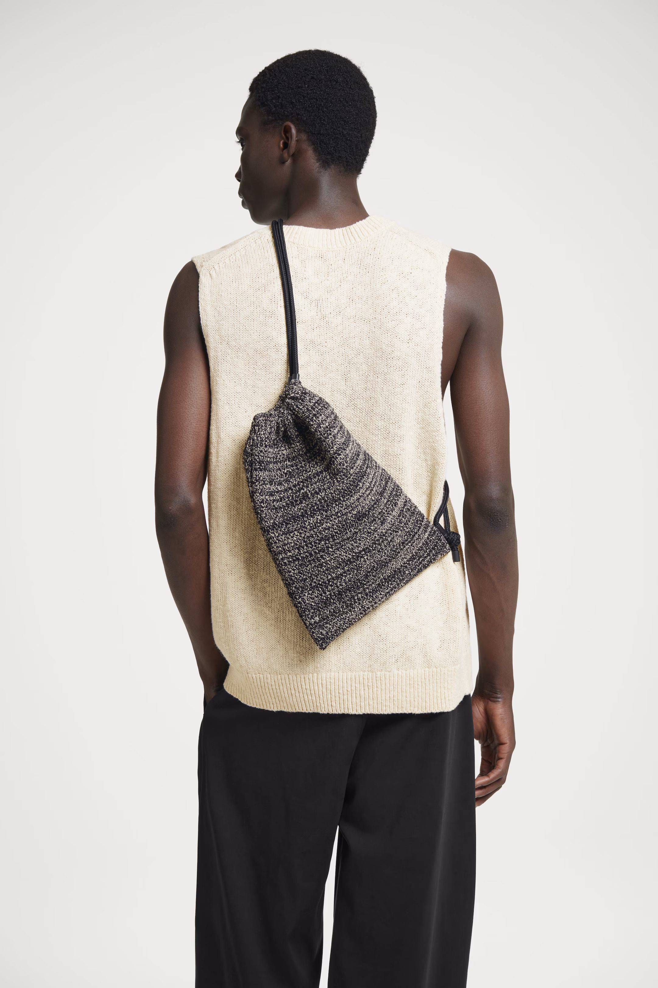 MÉLANGE KNITTED DRAWSTRING CROSSBODY BAG