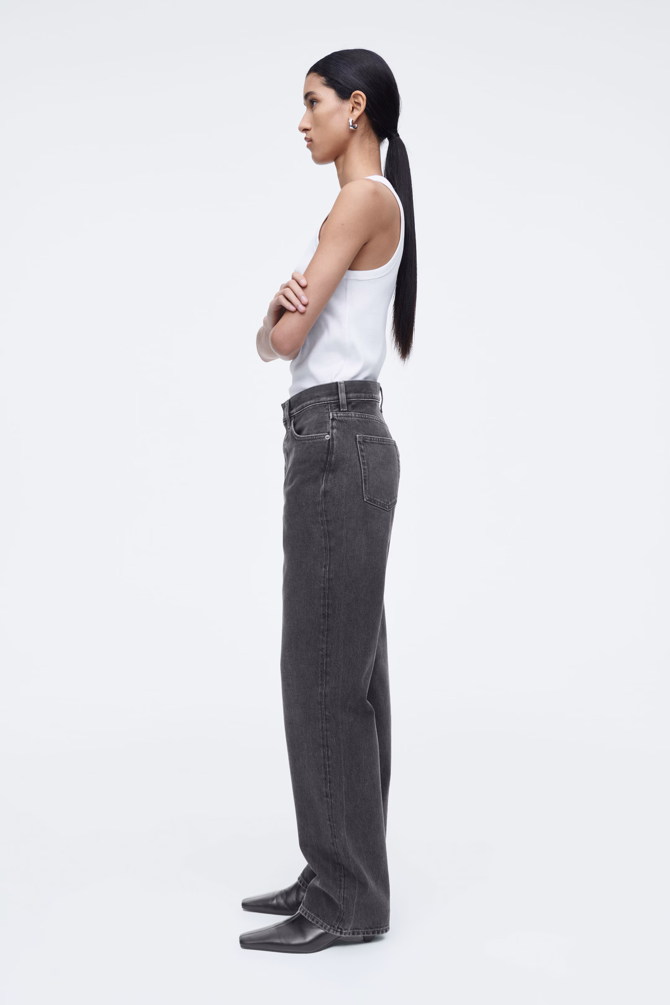 COLUMN STRAIGHT-LEG JEANS