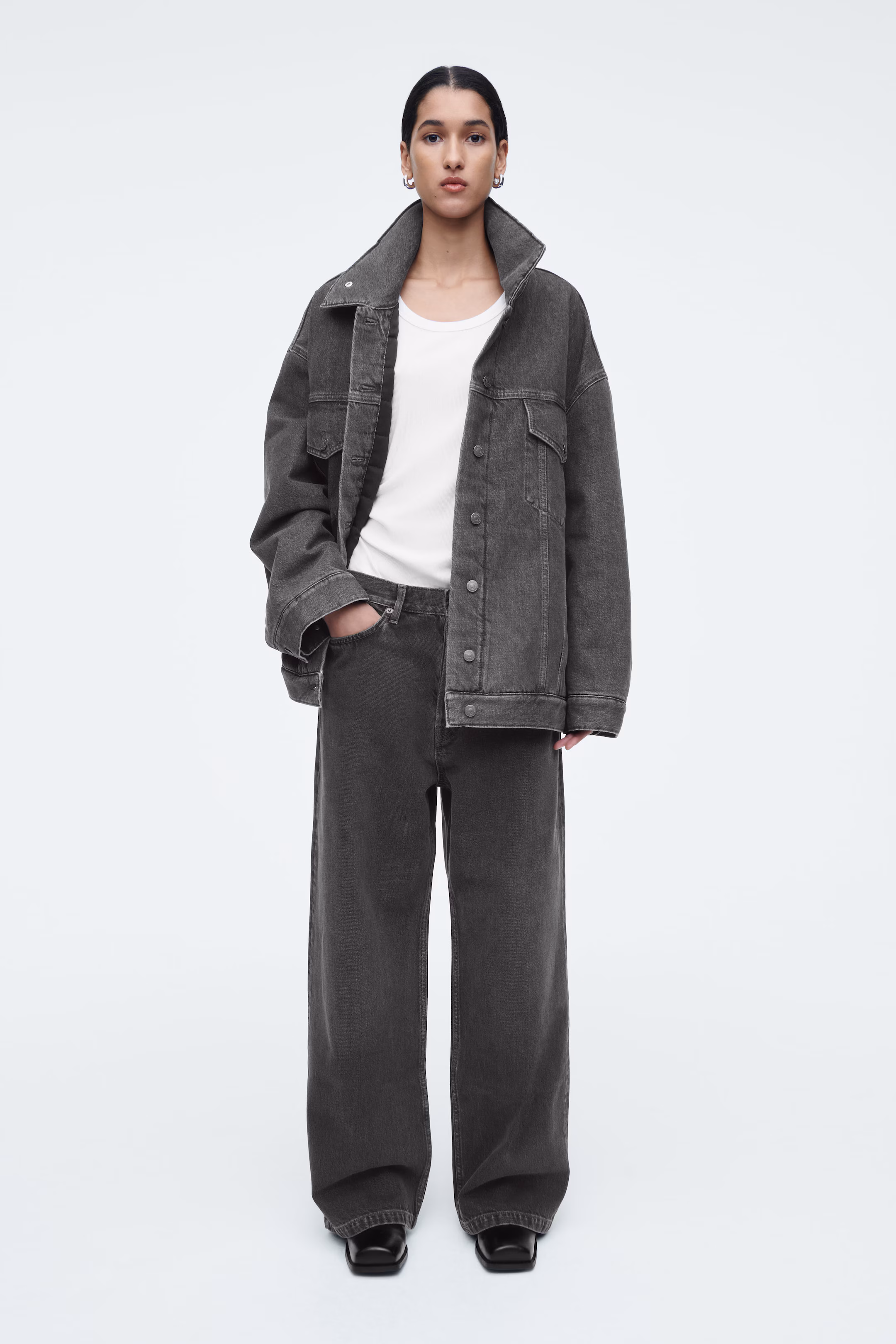 VOLUME WIDE-LEG JEANS