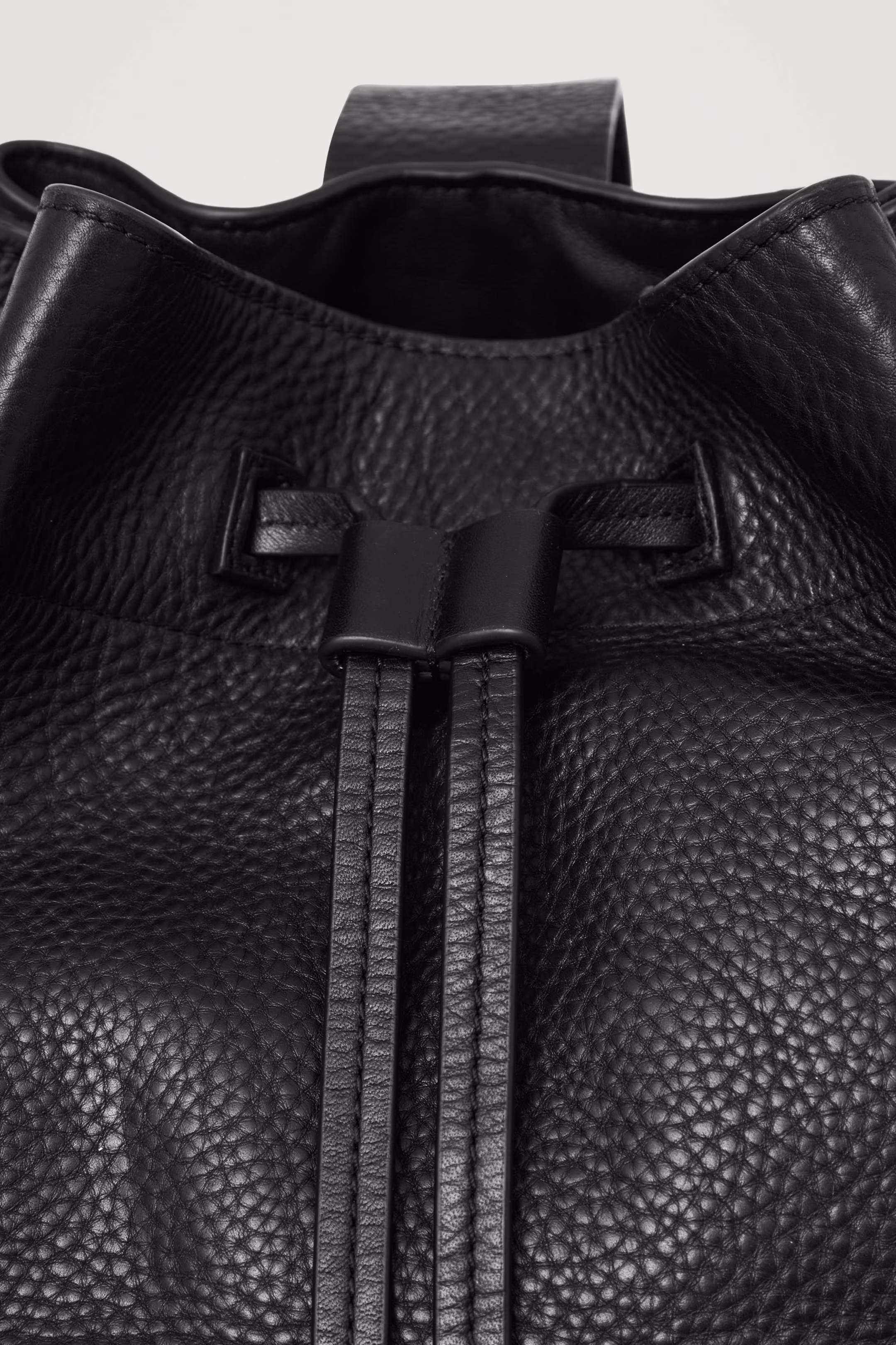 DRAWSTRING DUFFLE BAG - LEATHER