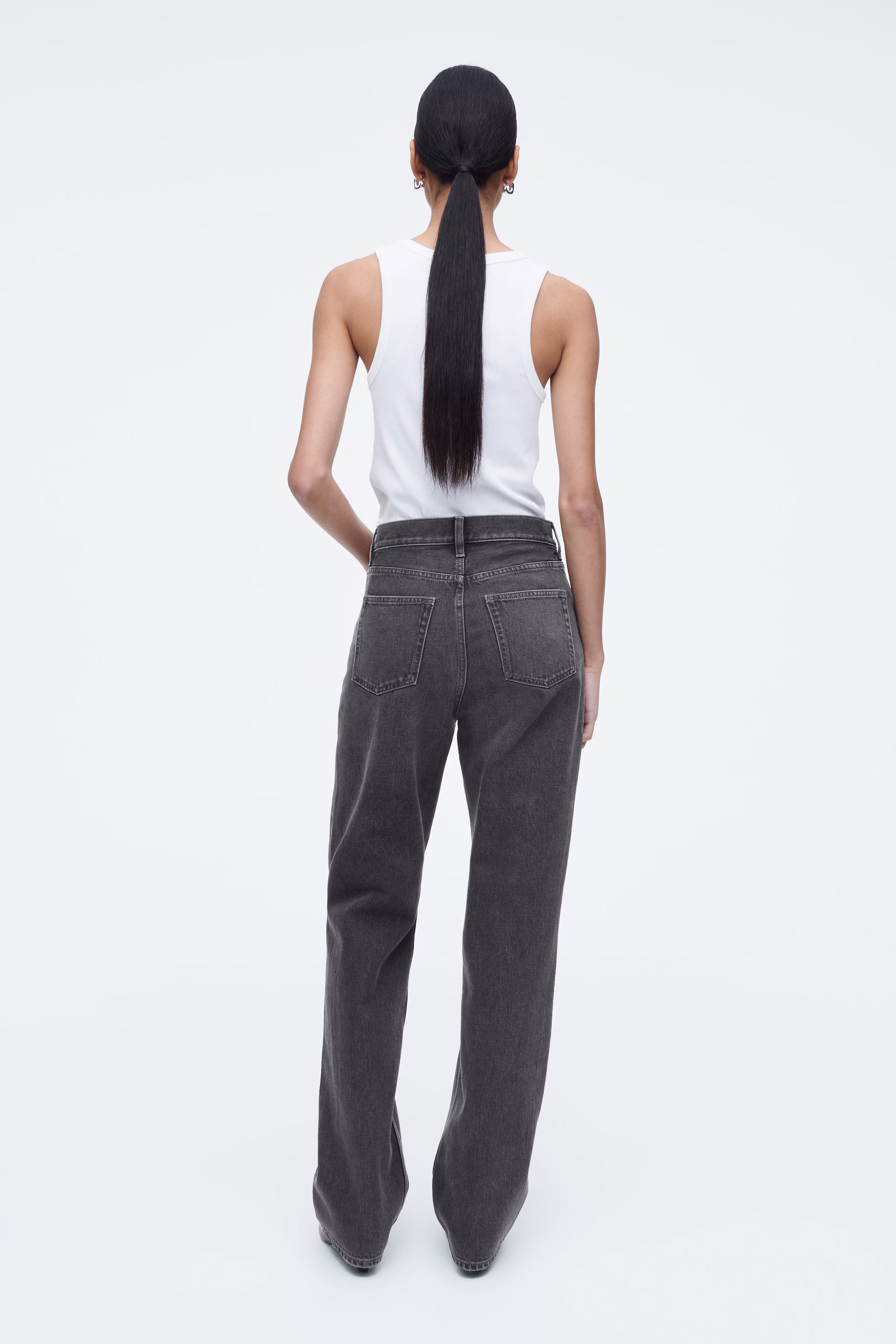 COLUMN STRAIGHT-LEG JEANS