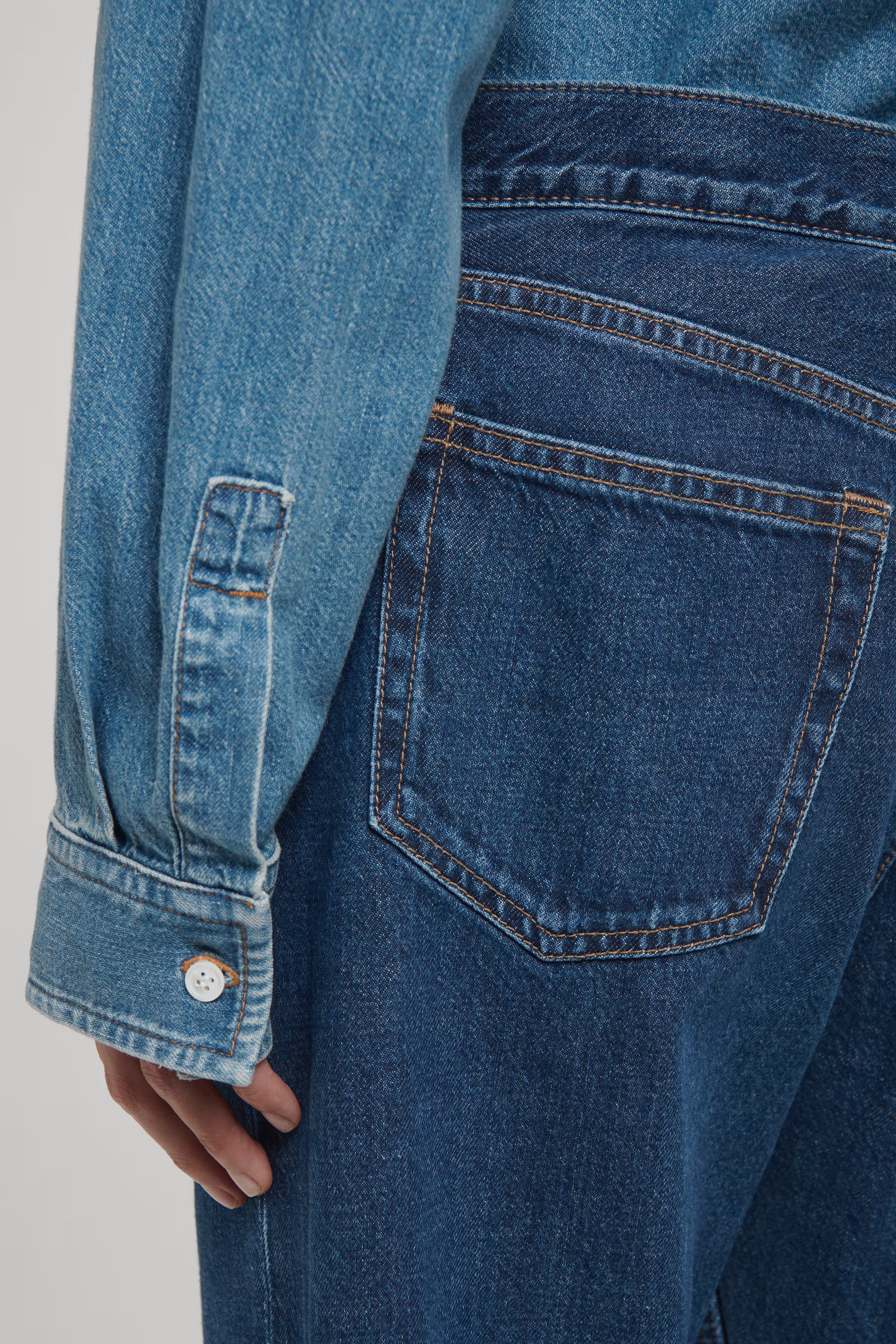 SIGNATURE STRAIGHT-LEG JEANS