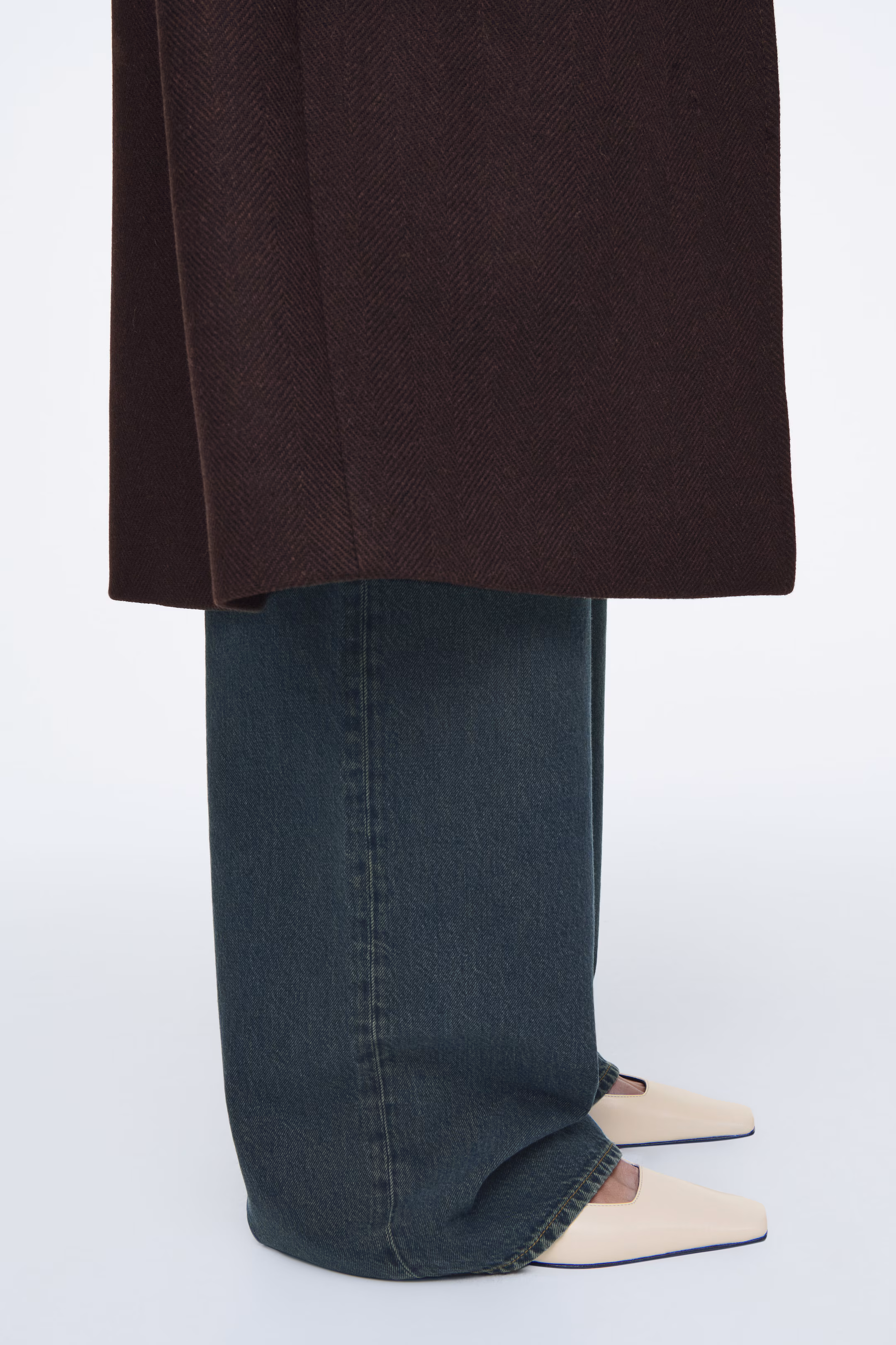 SQUARE-TOE LEATHER COURT SHOES