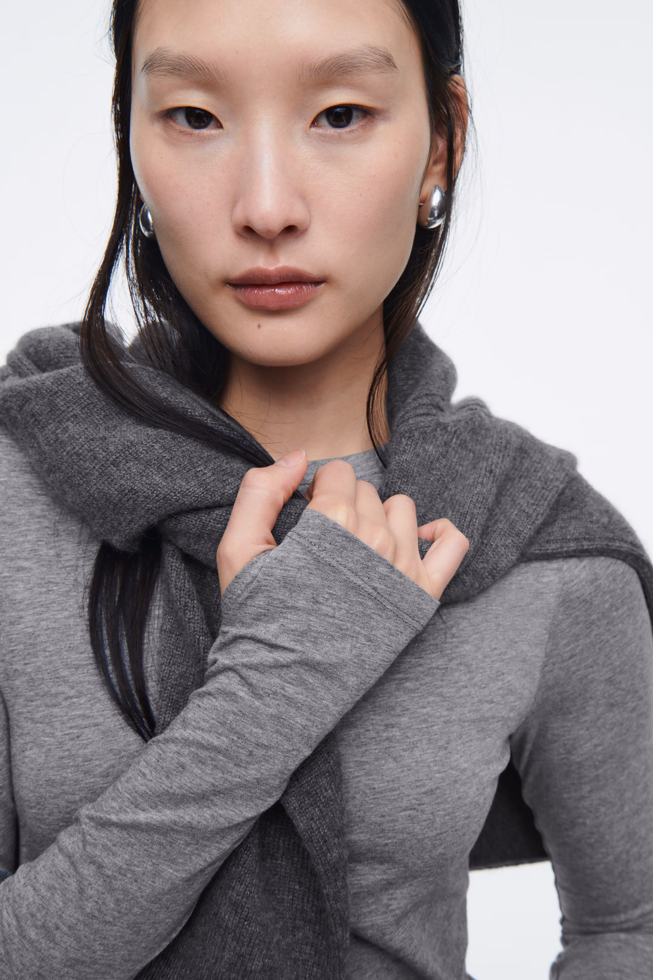 SLIM LIGHTWEIGHT LONG-SLEEVED TOP