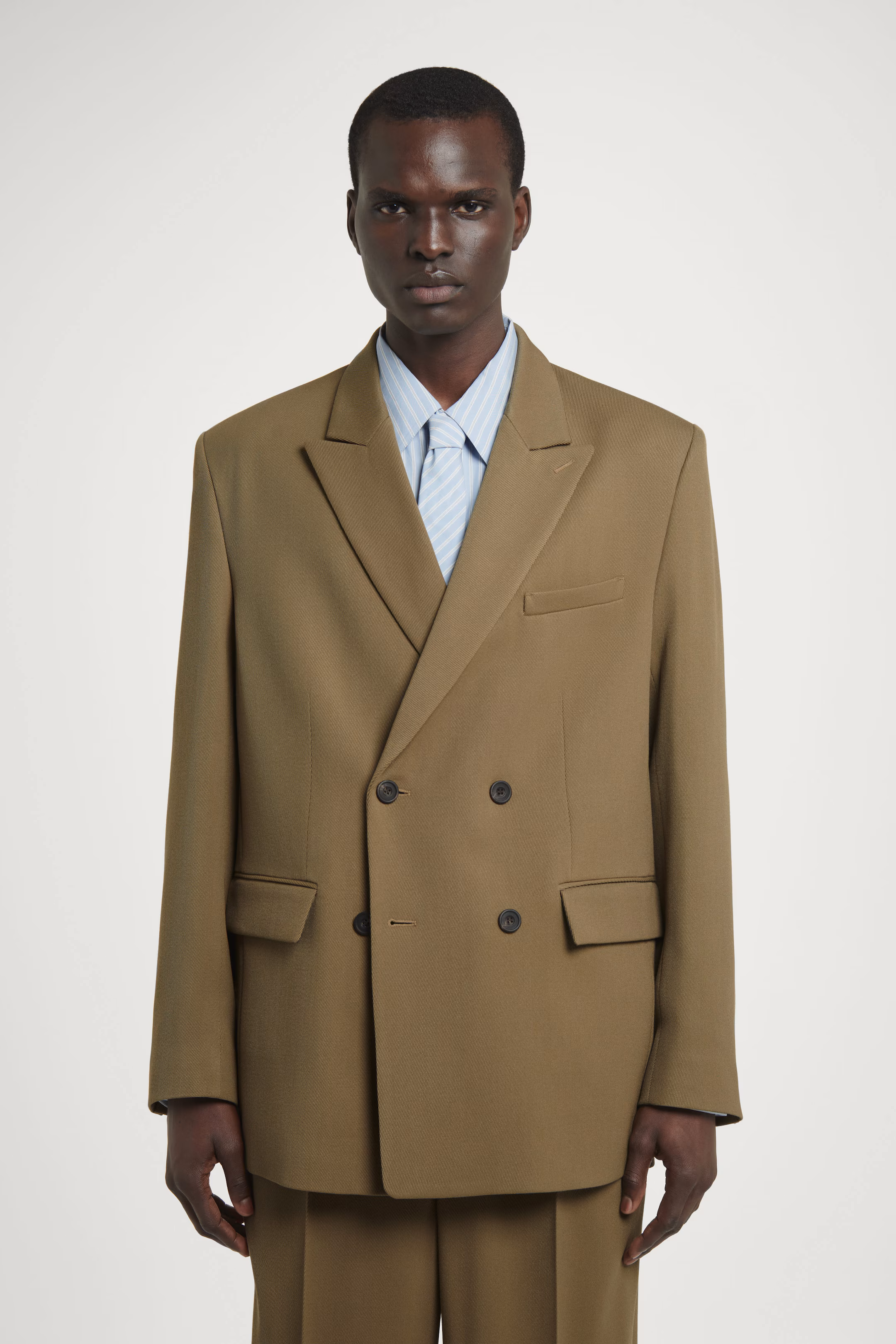 RELAXED DOUBLE-BREASTED WOOL BLAZER