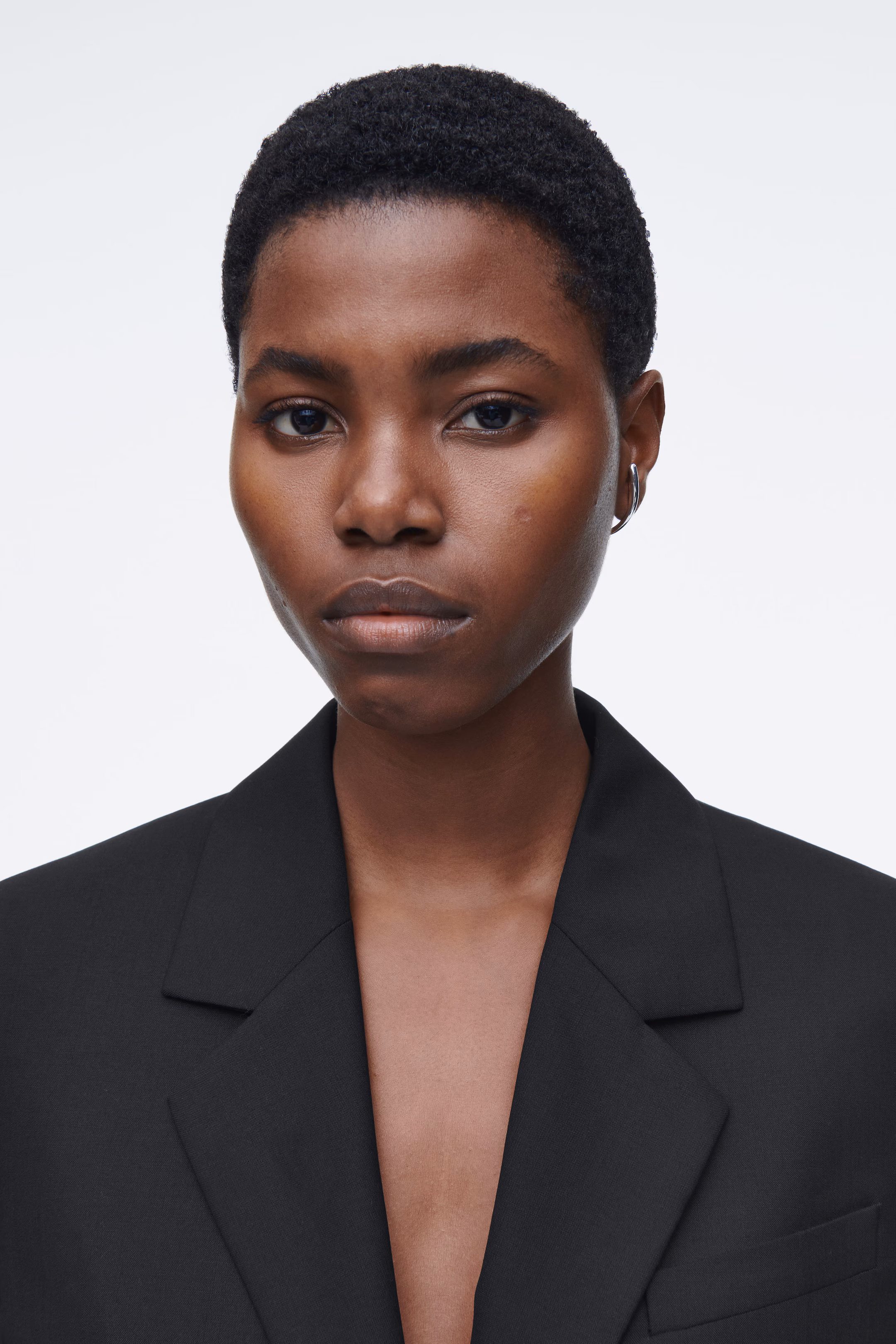 CURVED STUD EARRINGS