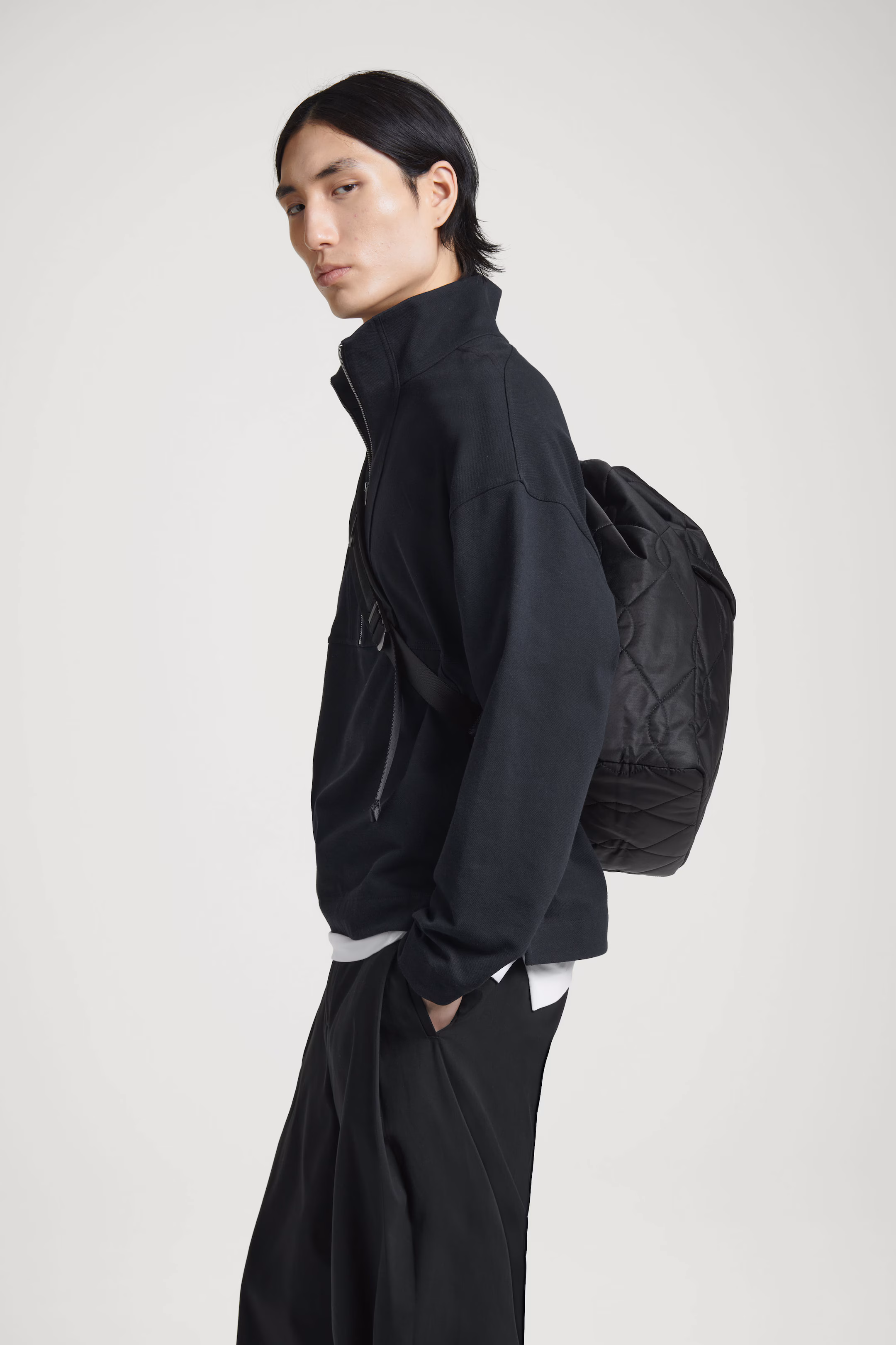 QUILTED DRAWSTRING SLING DUFFLE BAG - NYLON