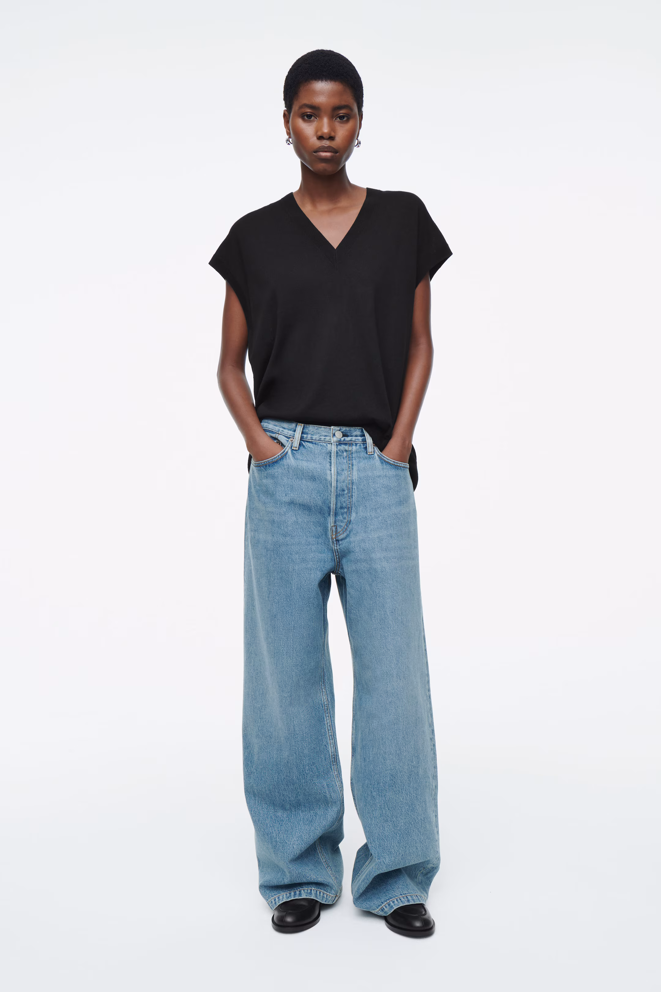 VOLUME WIDE-LEG JEANS
