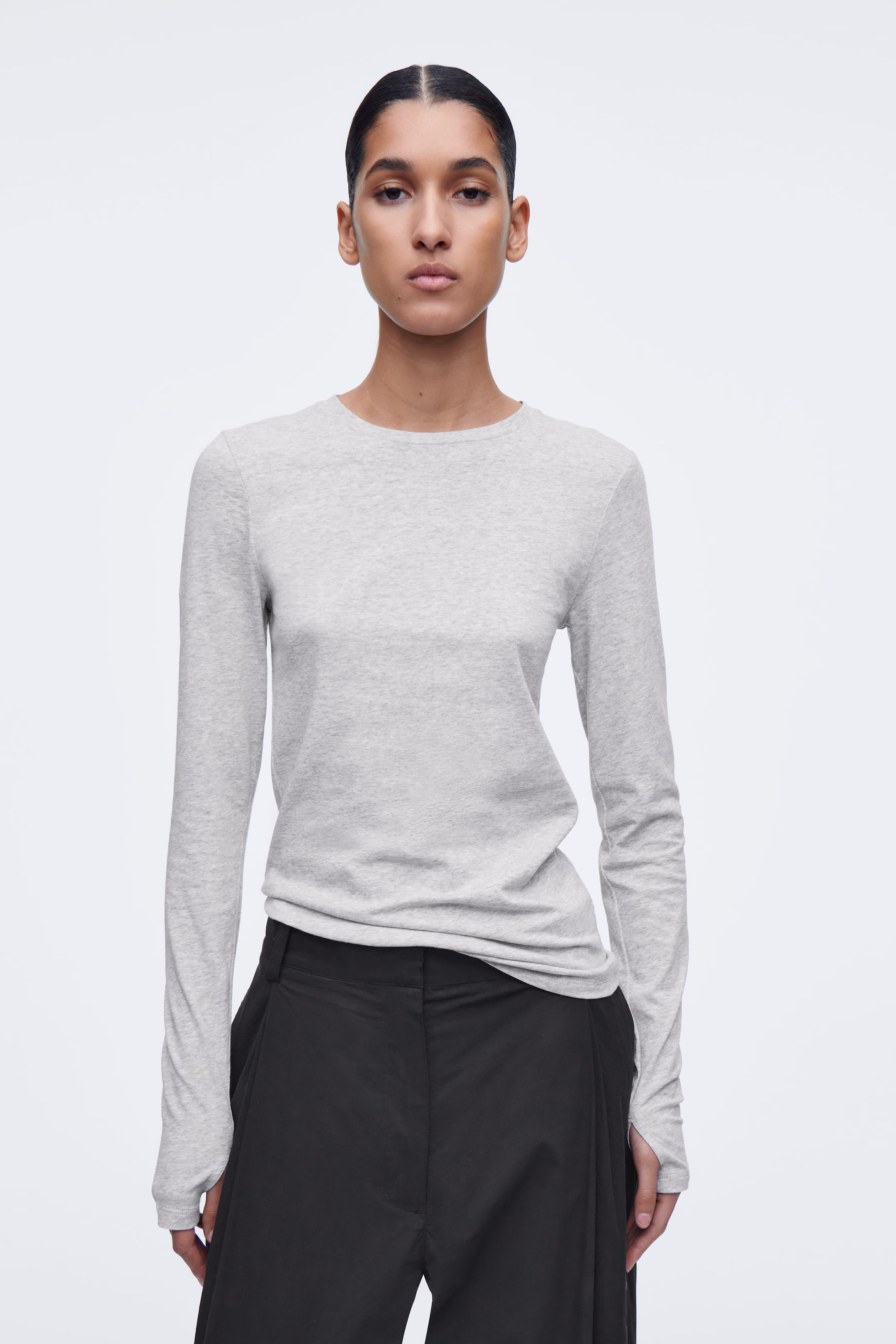 SLIM LIGHTWEIGHT LONG-SLEEVED TOP