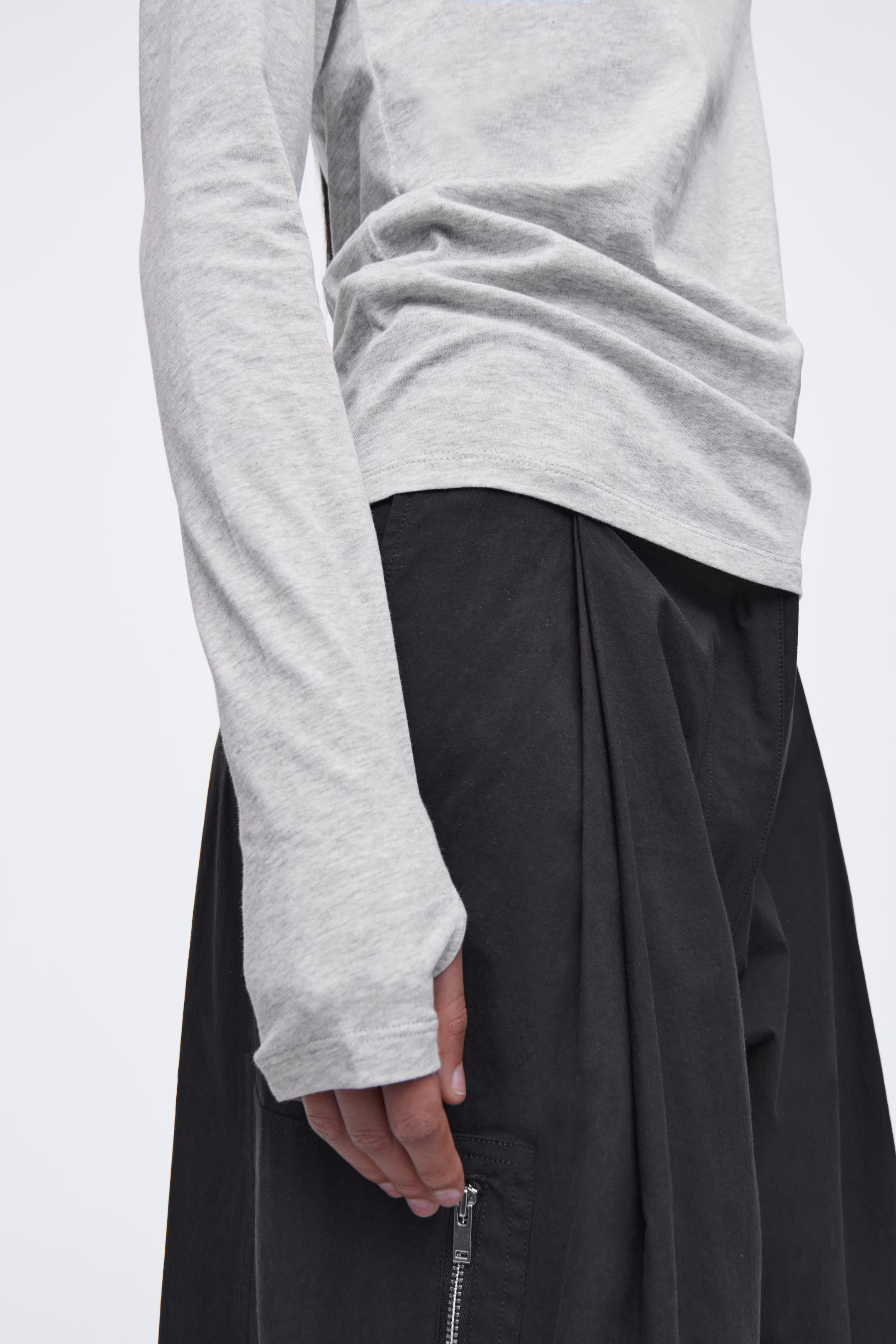 SLIM LIGHTWEIGHT LONG-SLEEVED TOP